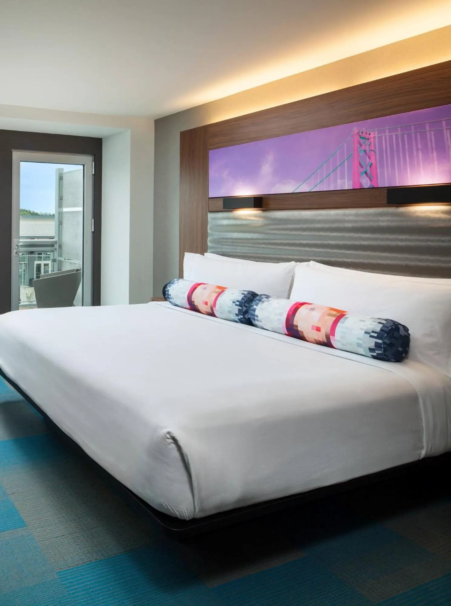 Bed in Aloft San Francisco Airport