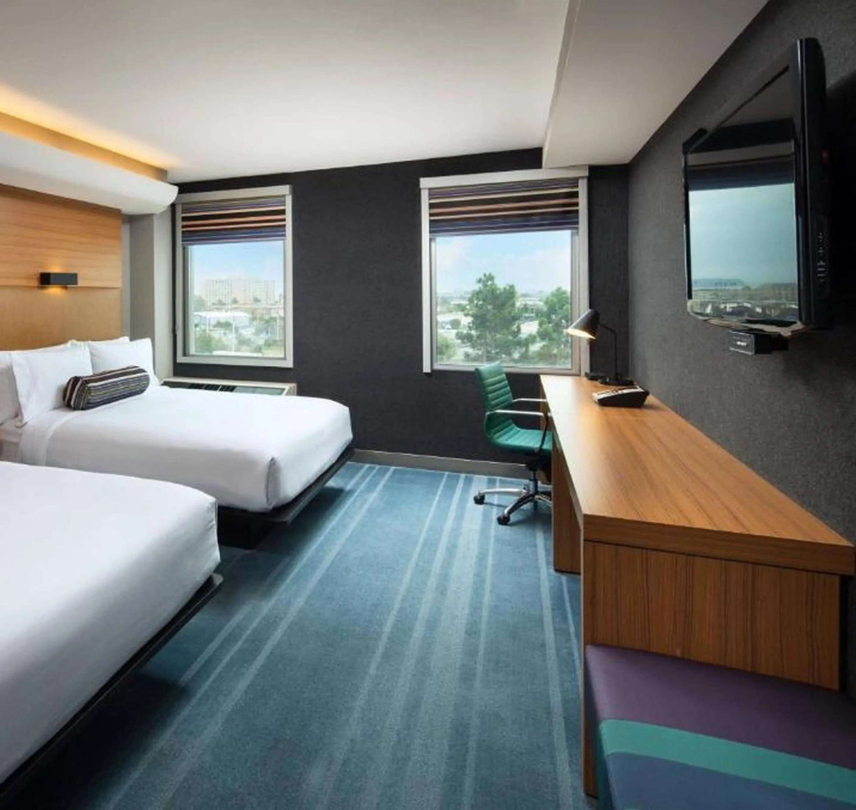 Bedroom, Bed in Aloft San Francisco Airport