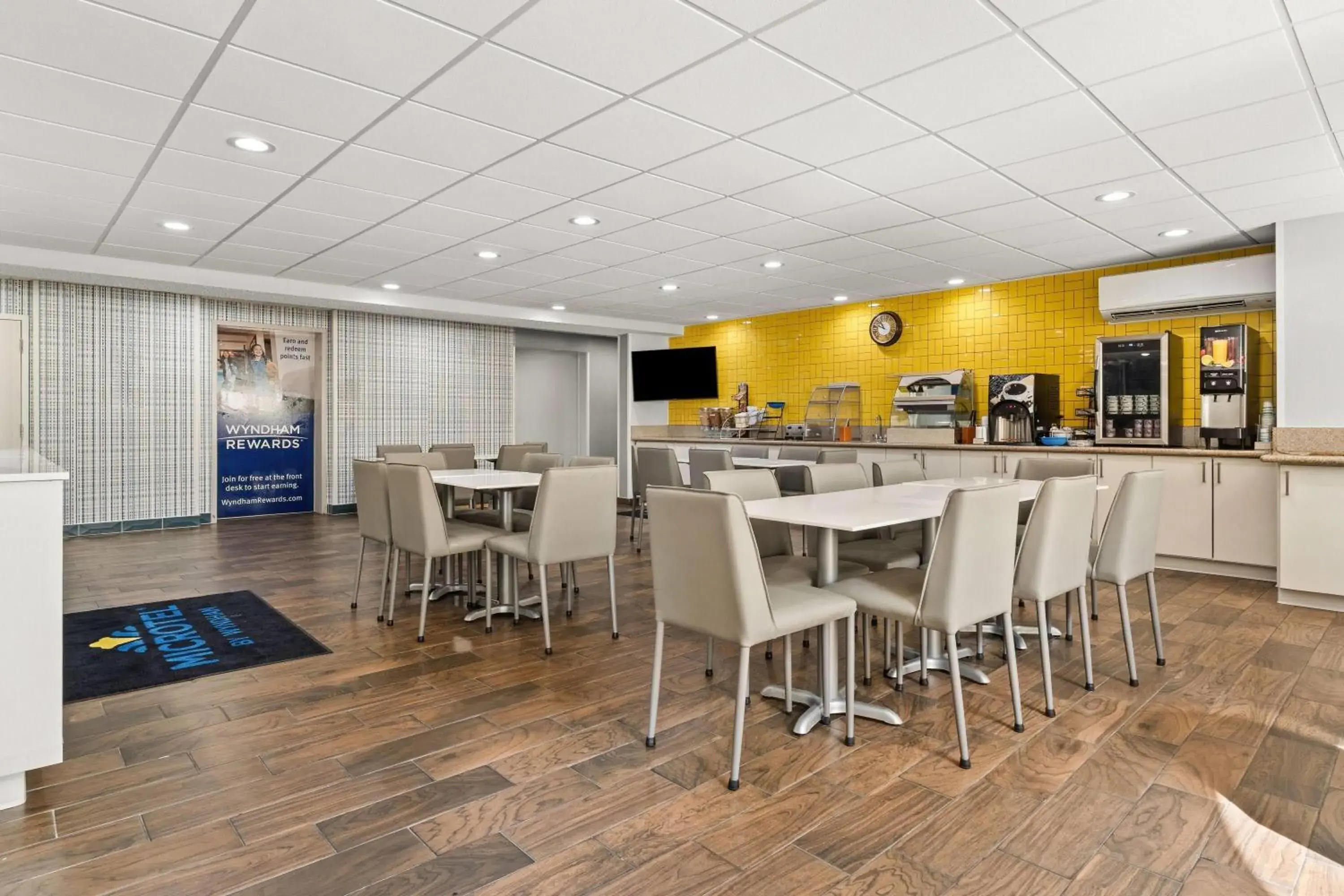 Restaurant/places to eat in Microtel Inn and Suites - Salisbury Restaurant/places to eat in Microtel Inn and Suites - Salisbury