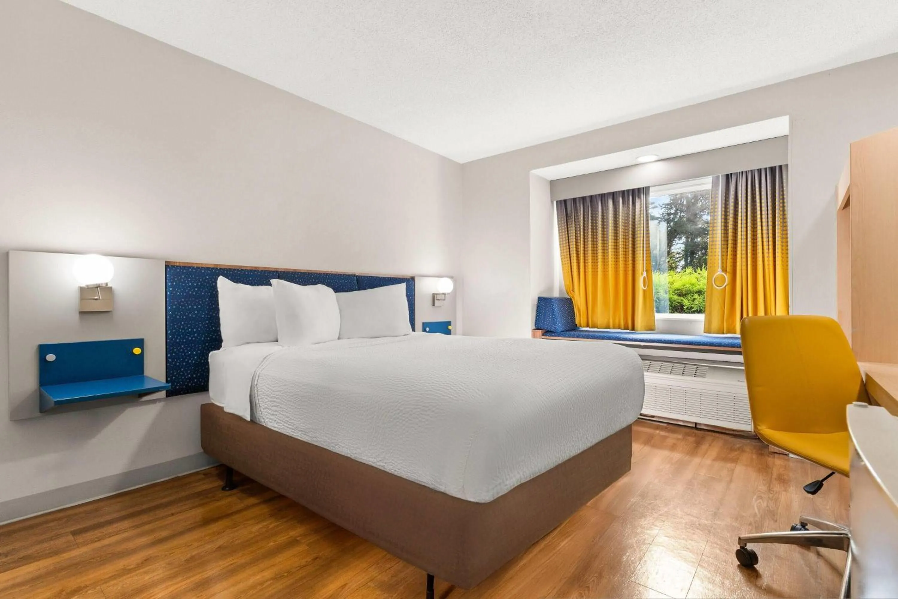 Bed in Microtel Inn and Suites - Salisbury