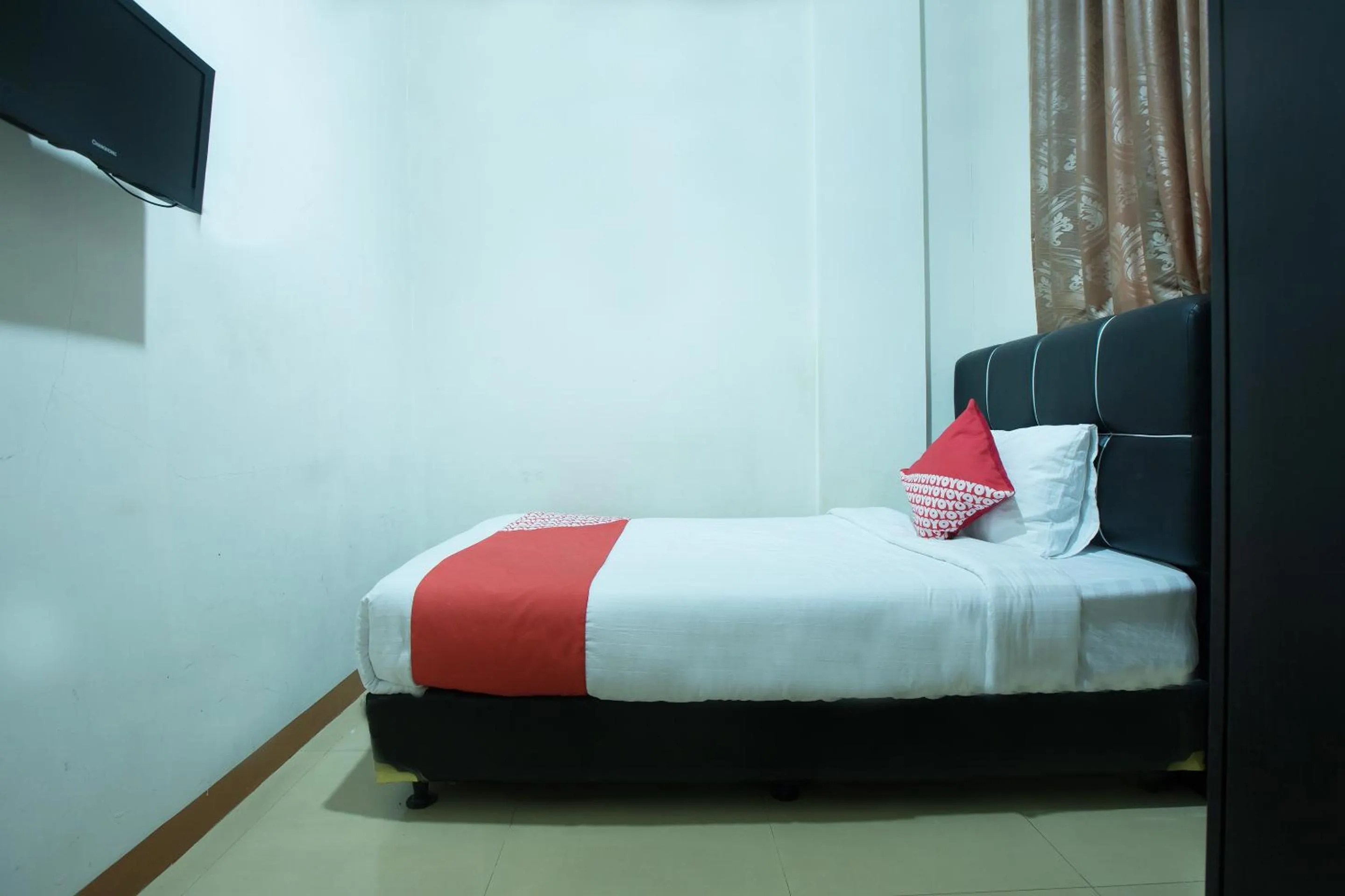 Bedroom in OYO 176 Near Cideng Virgo Residence