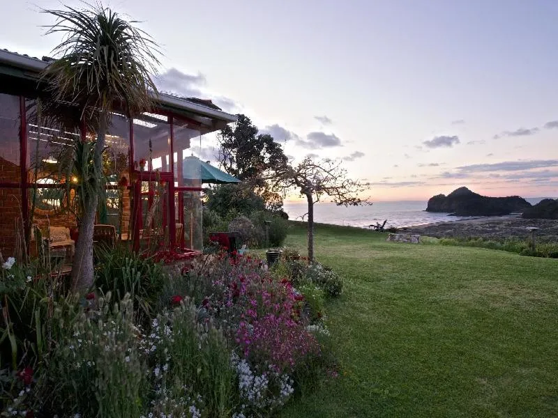 Bethells Beach Cottages