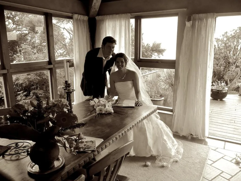 Bethells Beach Cottages