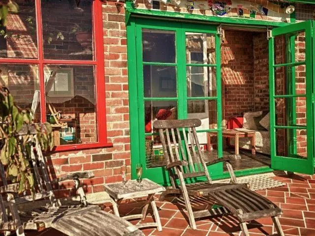 Facade/entrance in Bethells Beach Cottages