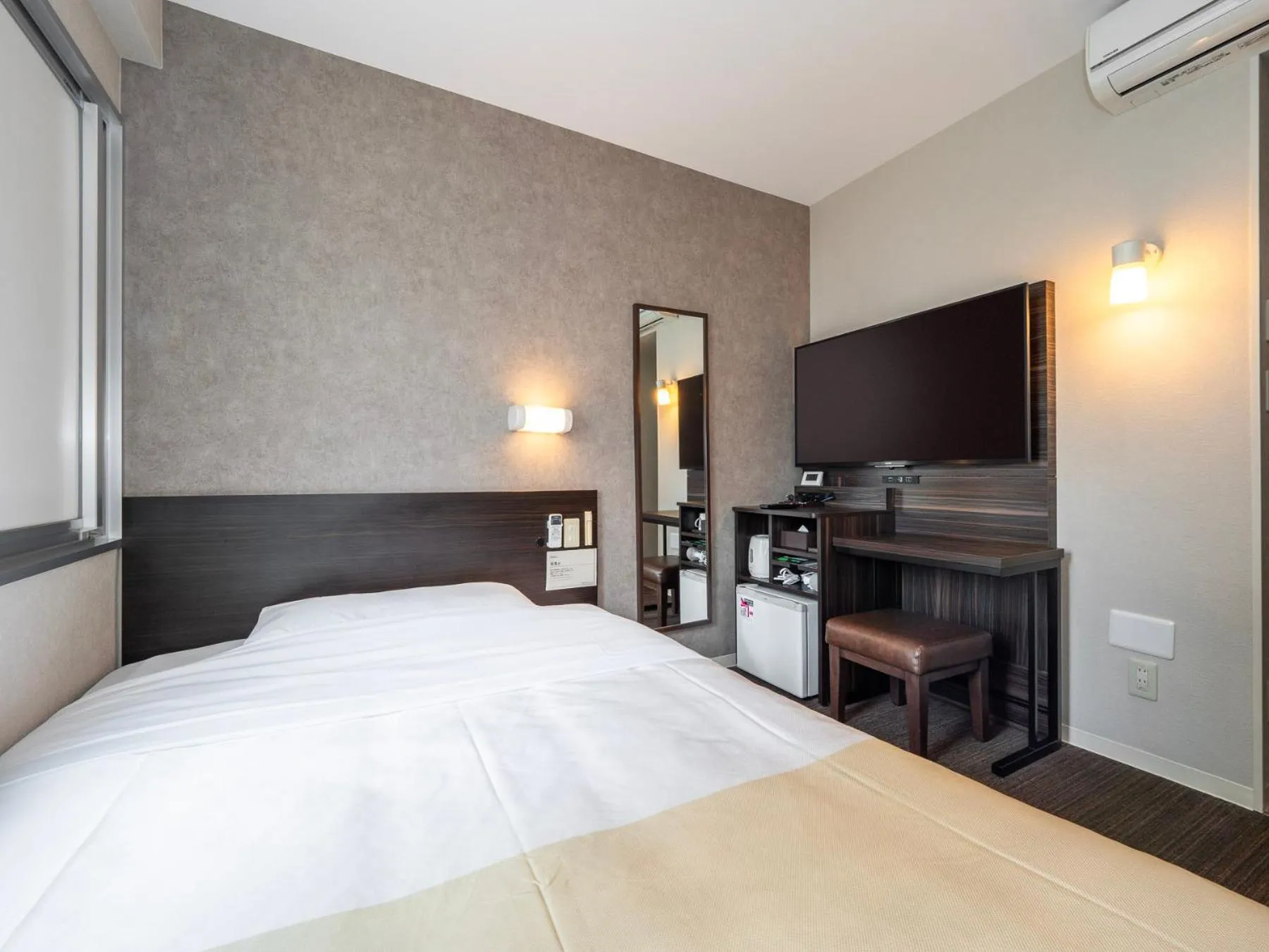 Photo of the whole room, Bed in Super Hotel JR Shin-Osaka Higashiguchi