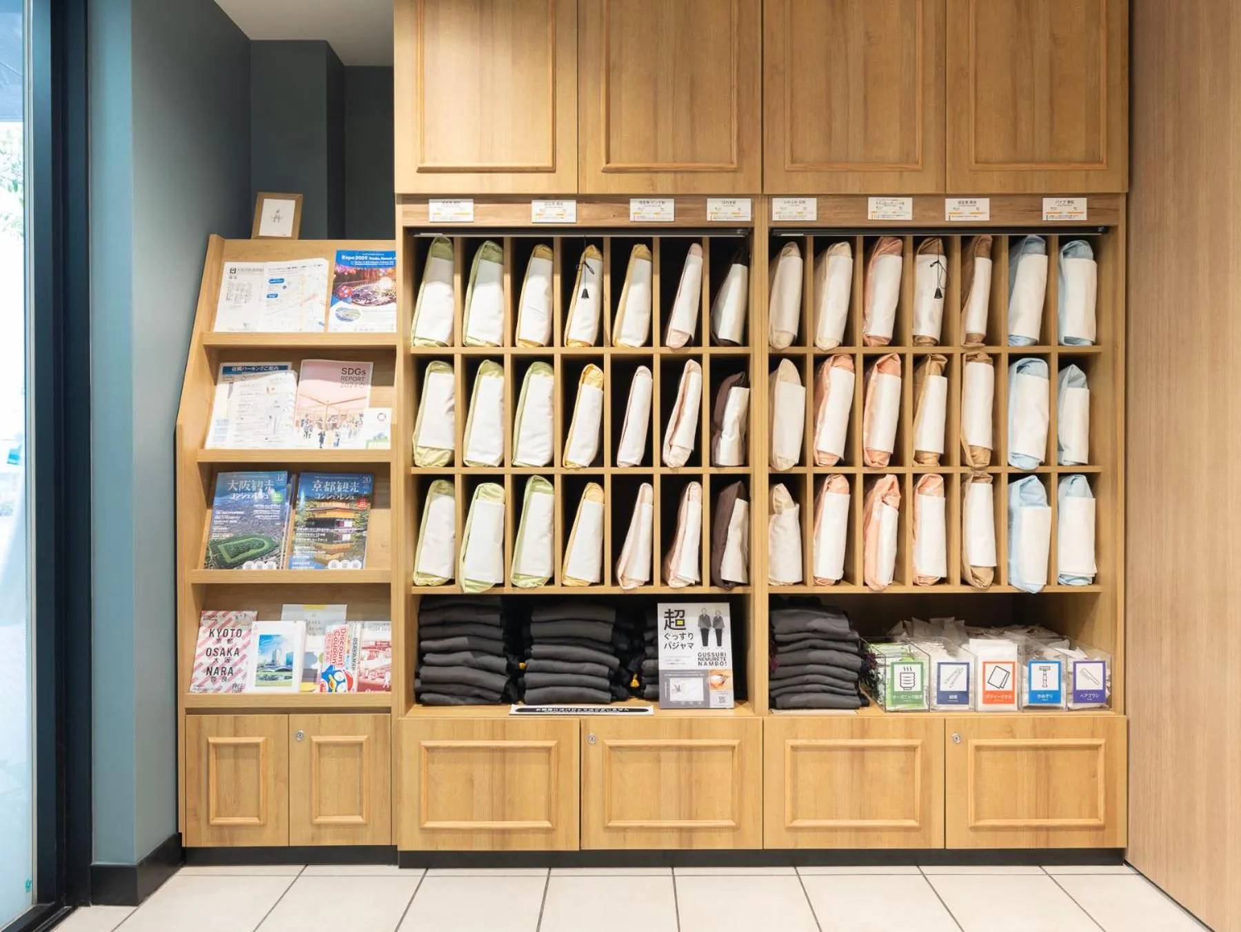 Lobby or reception in Super Hotel JR Shin-Osaka Higashiguchi