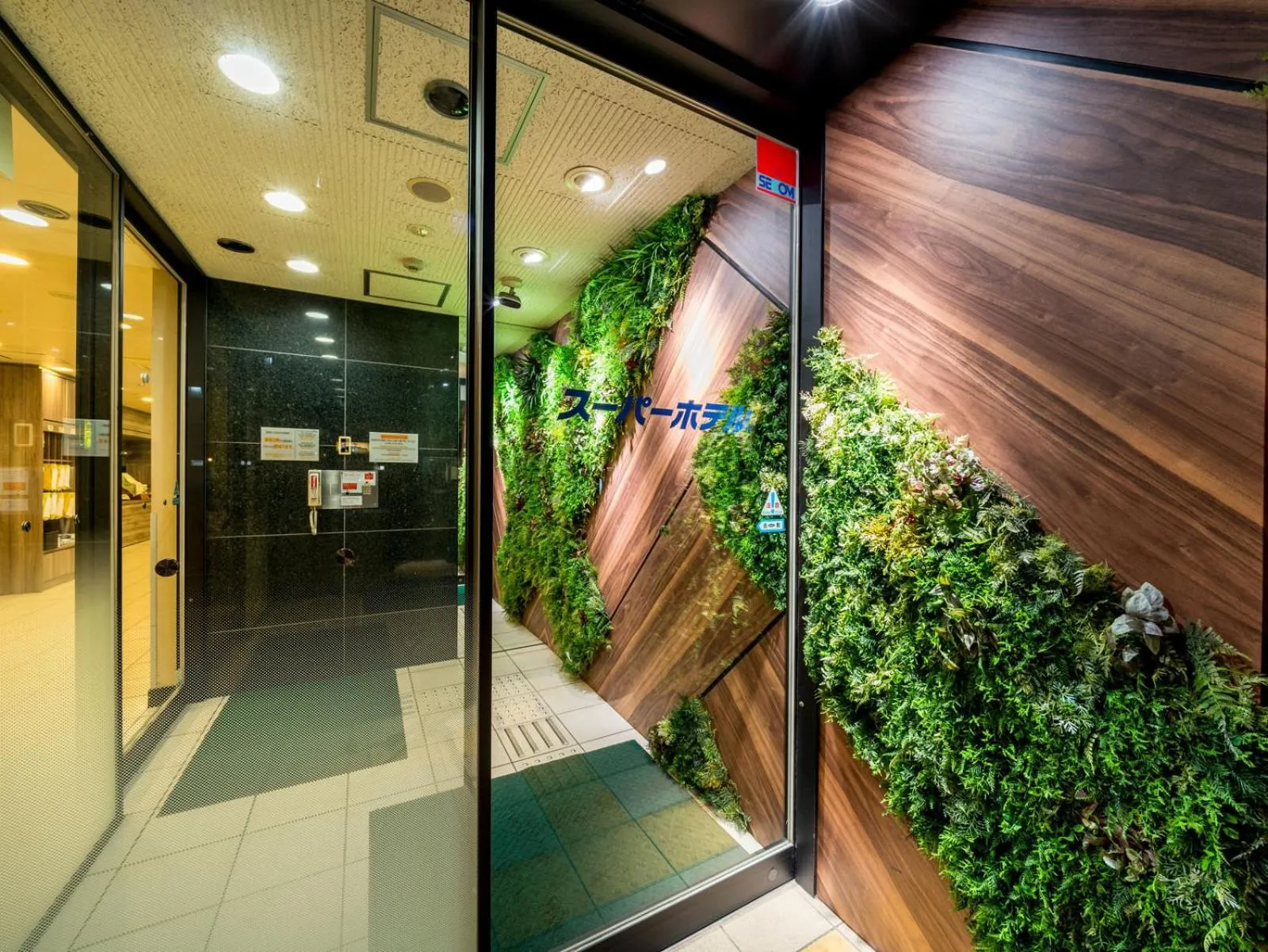 Facade/entrance in Super Hotel JR Shin-Osaka Higashiguchi