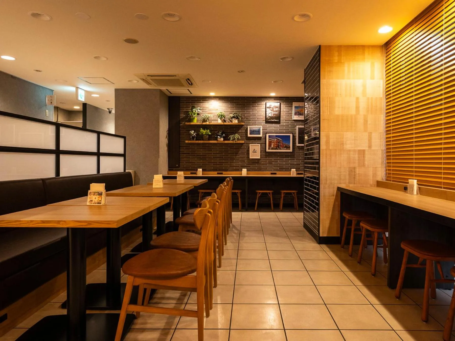 Lounge or bar in Super Hotel JR Shin-Osaka Higashiguchi