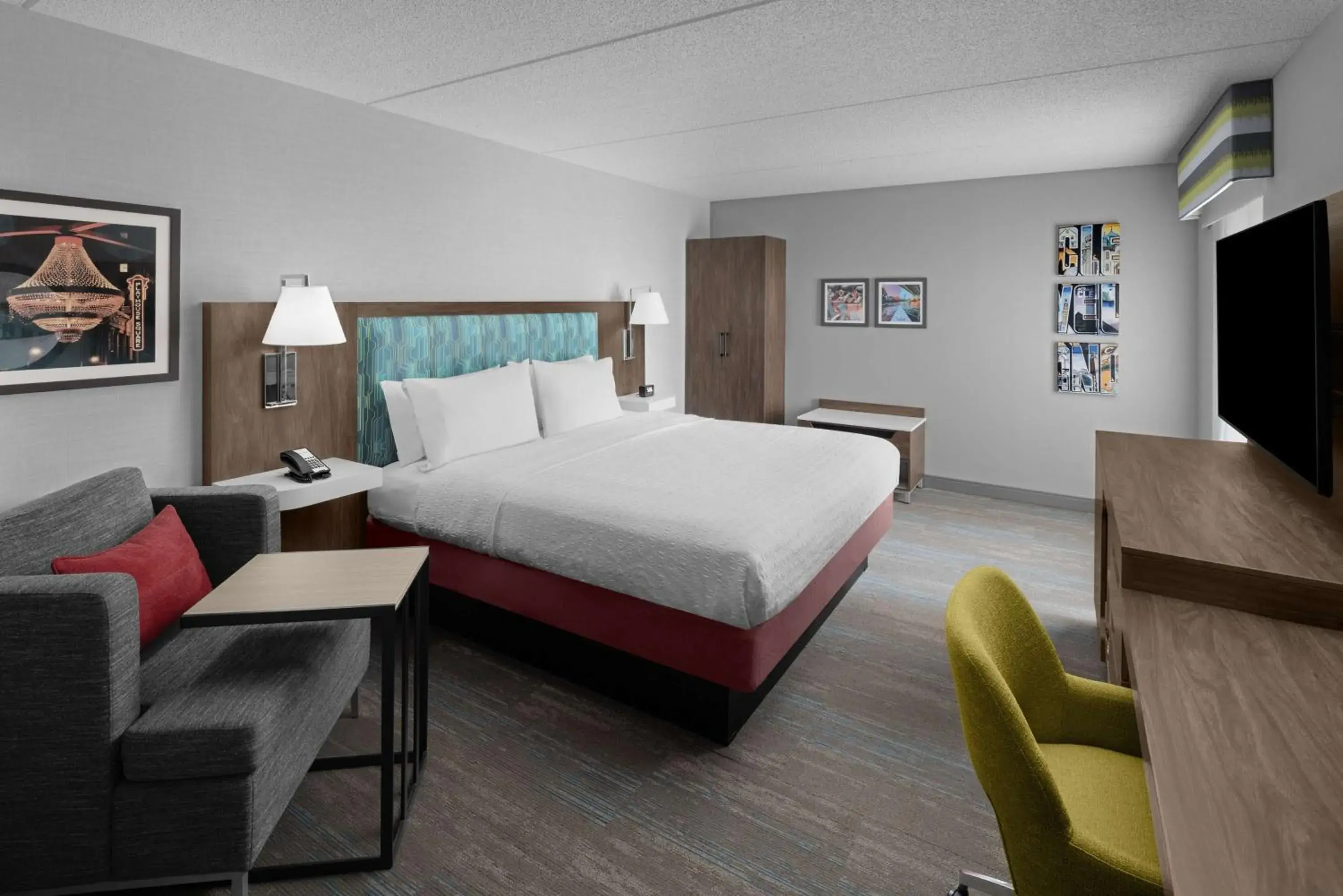 Bed in Hampton Inn Cleveland-Downtown Bed in Hampton Inn Cleveland-Downtown