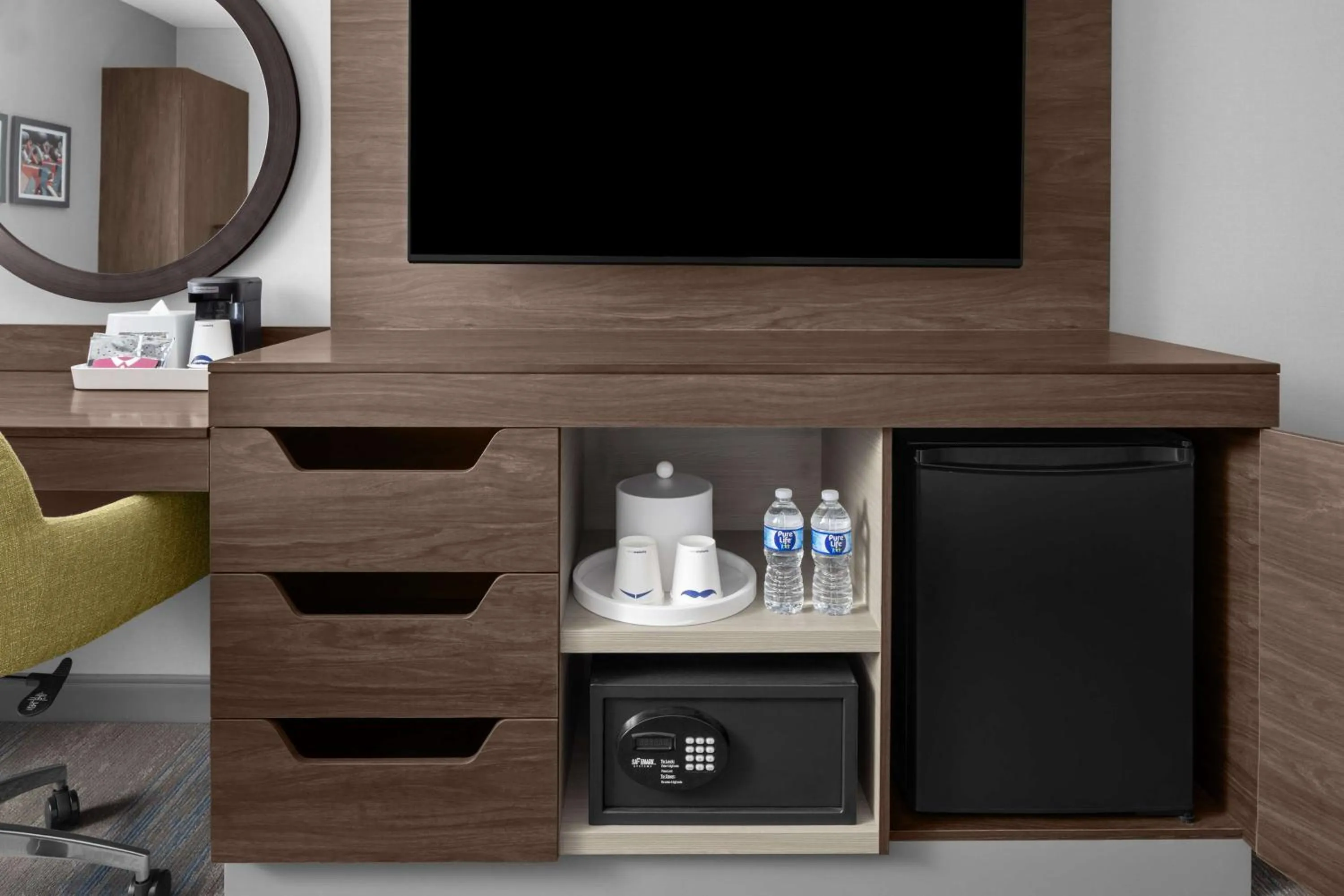 Bedroom in Hampton Inn Cleveland-Downtown