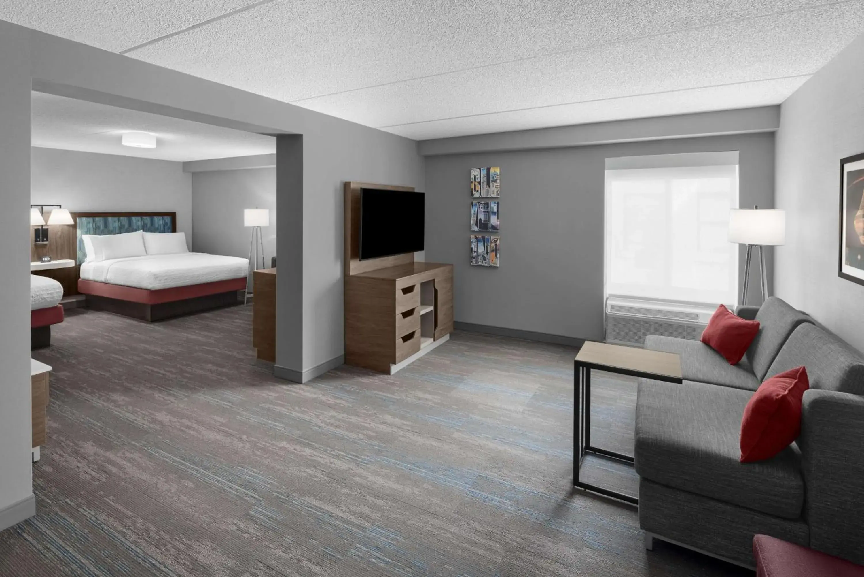 Living room, Bed in Hampton Inn Cleveland-Downtown Living room, Bed in Hampton Inn Cleveland-Downtown