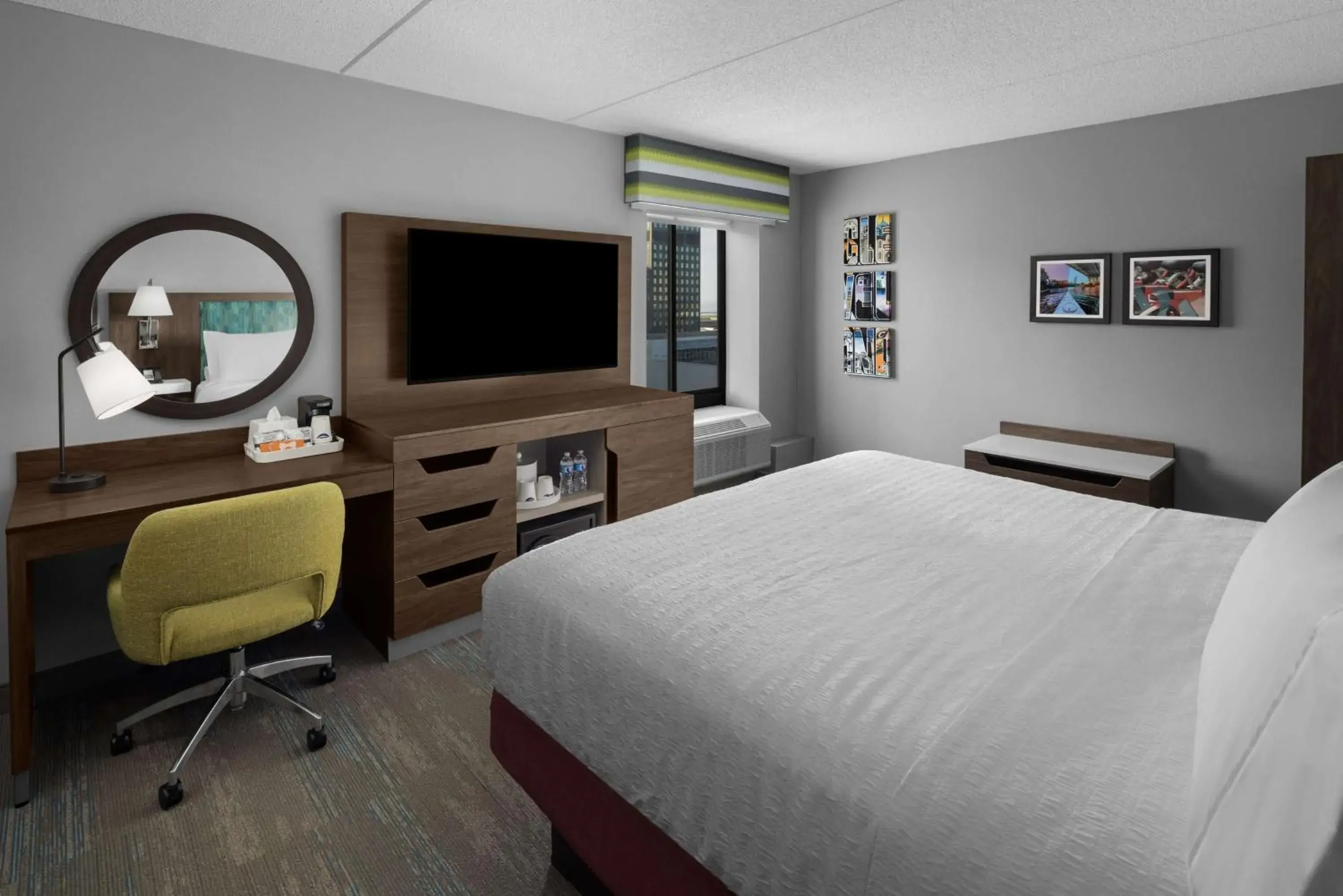 Bedroom, Bed in Hampton Inn Cleveland-Downtown Bedroom, Bed in Hampton Inn Cleveland-Downtown