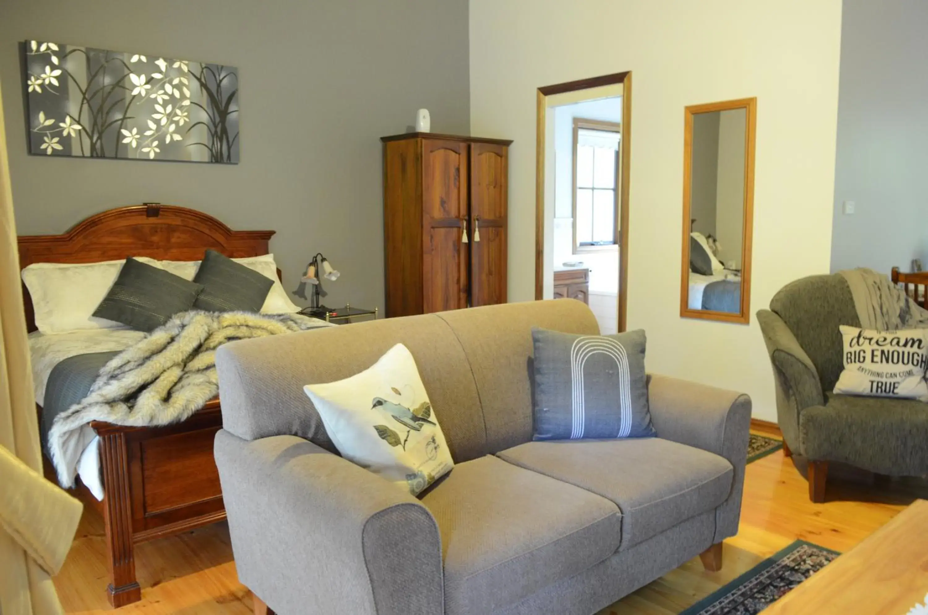 Living room in Glenview Retreat Luxury Accommodation Living room in Glenview Retreat Luxury Accommodation