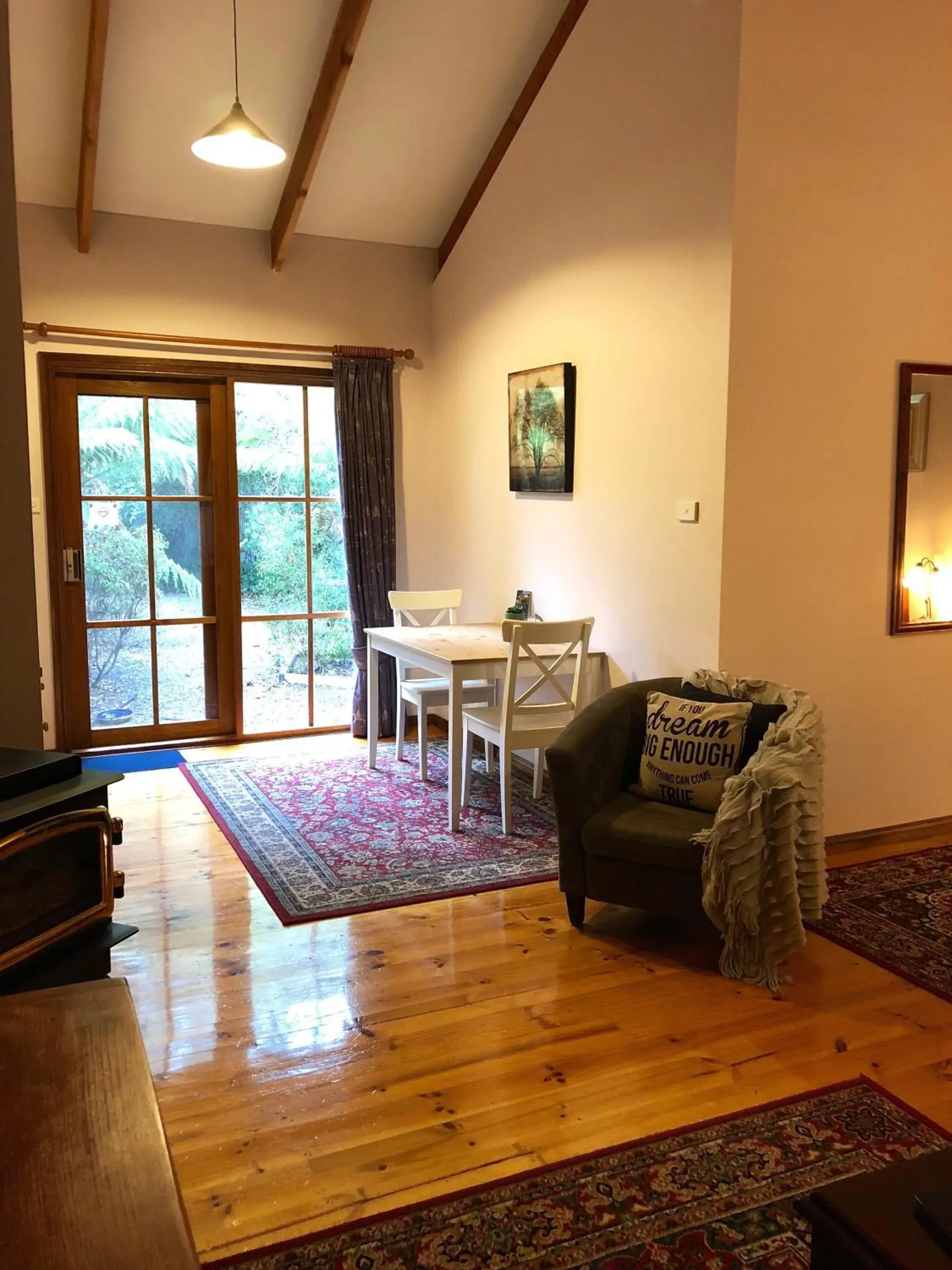 Dining area in Glenview Retreat Luxury Accommodation Dining area in Glenview Retreat Luxury Accommodation