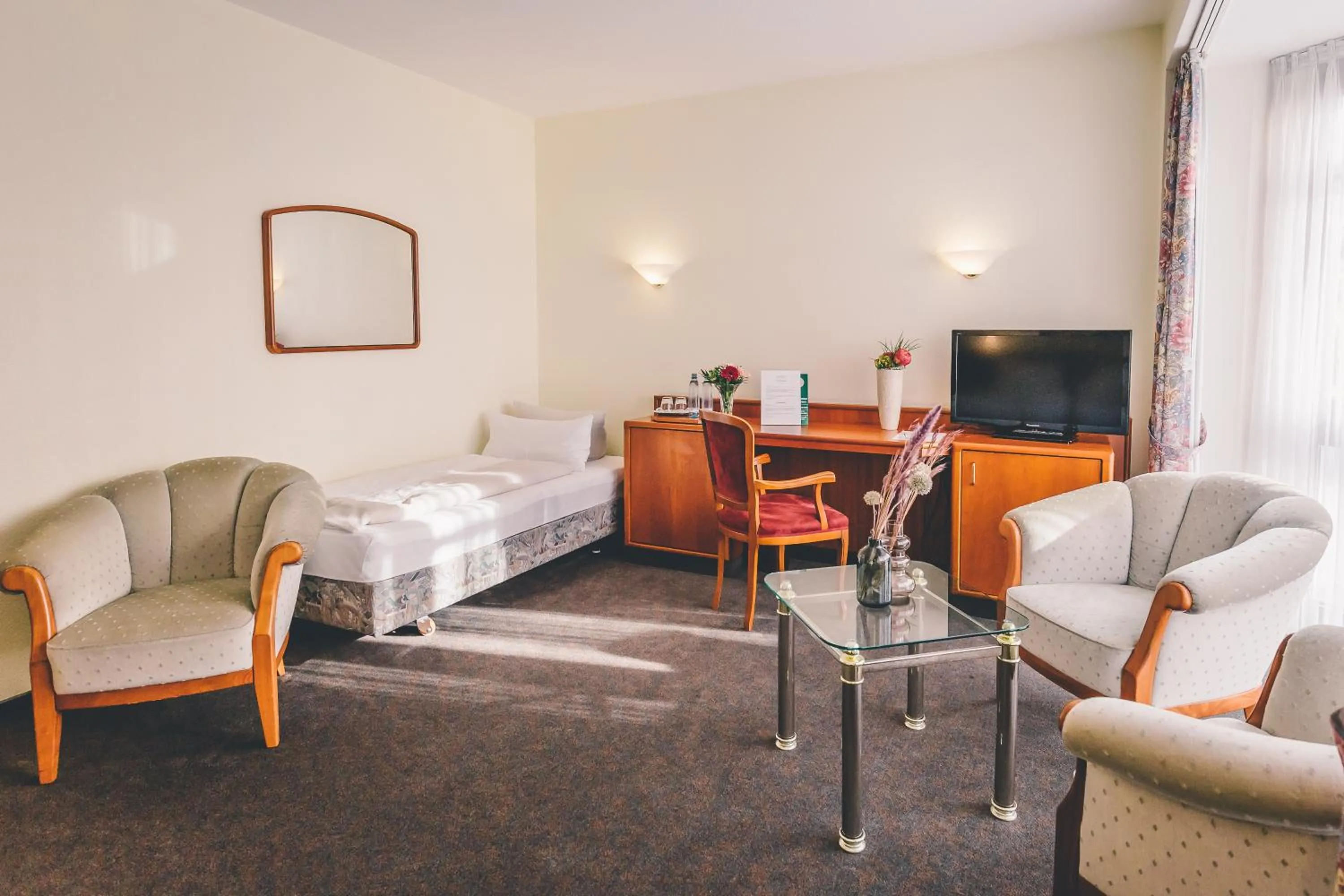 Photo of the whole room, Bed in Hotel Gasthaus Appel Krug