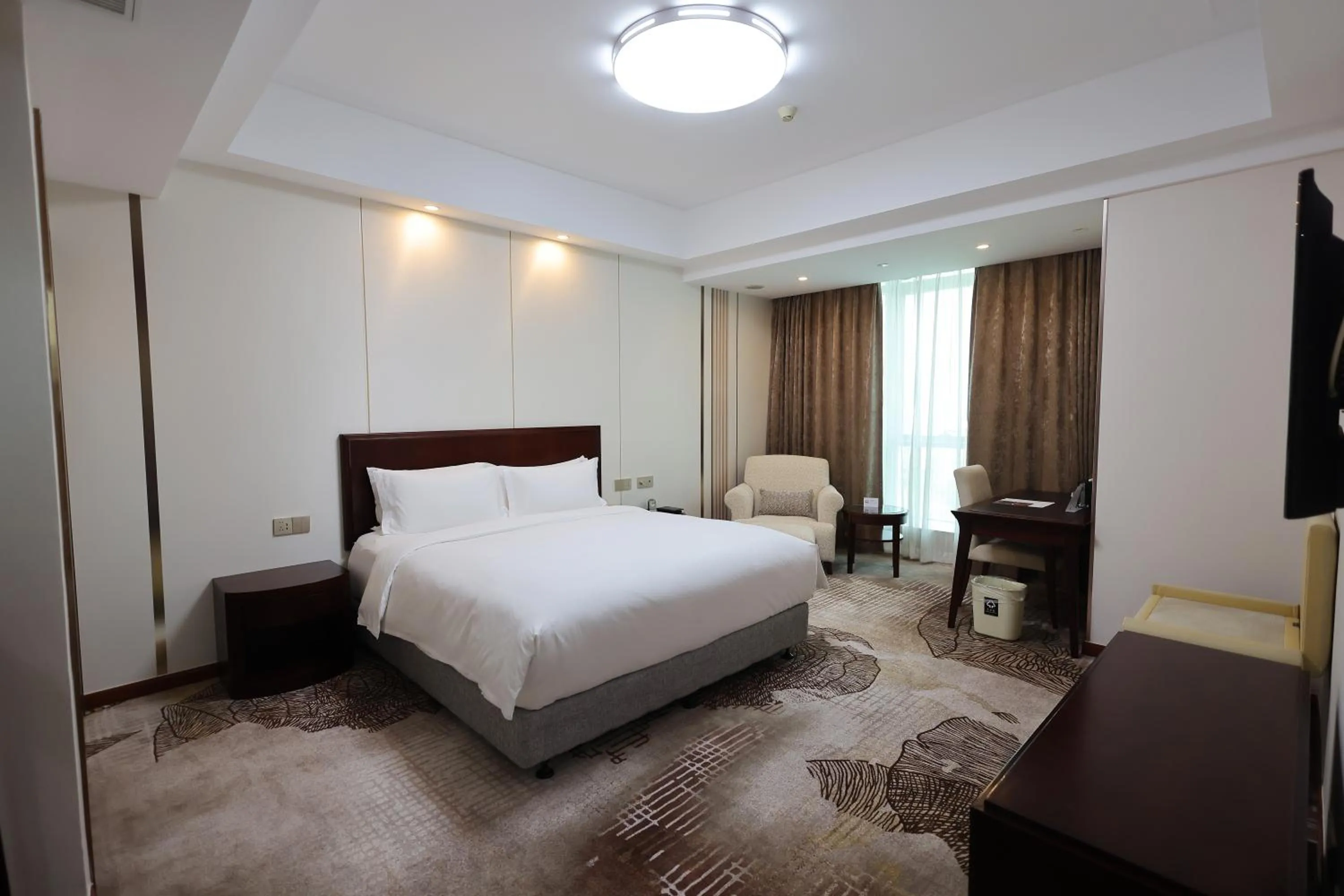 Photo of the whole room, Bed in Shanghai Metropark Jichen Hotel
