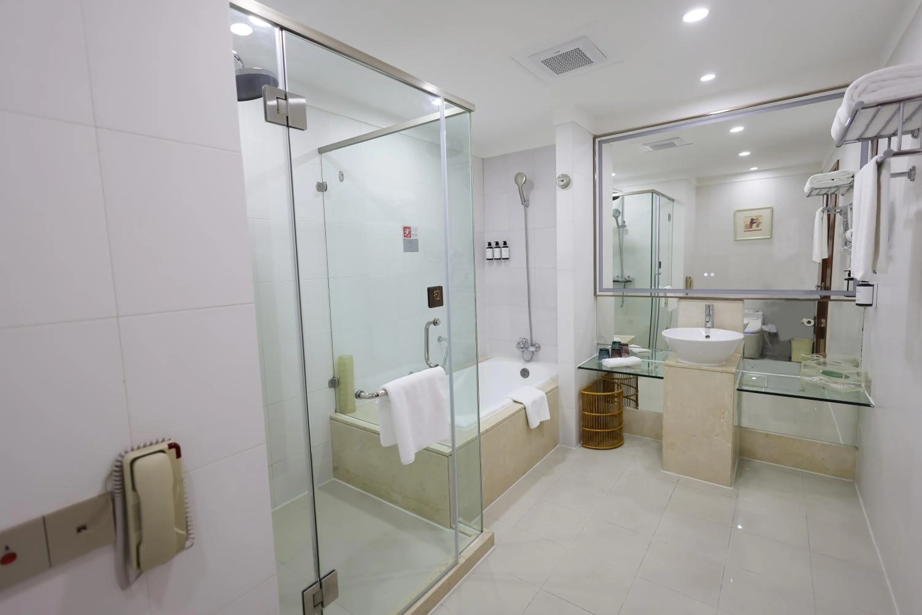 Bathroom in Shanghai Metropark Jichen Hotel