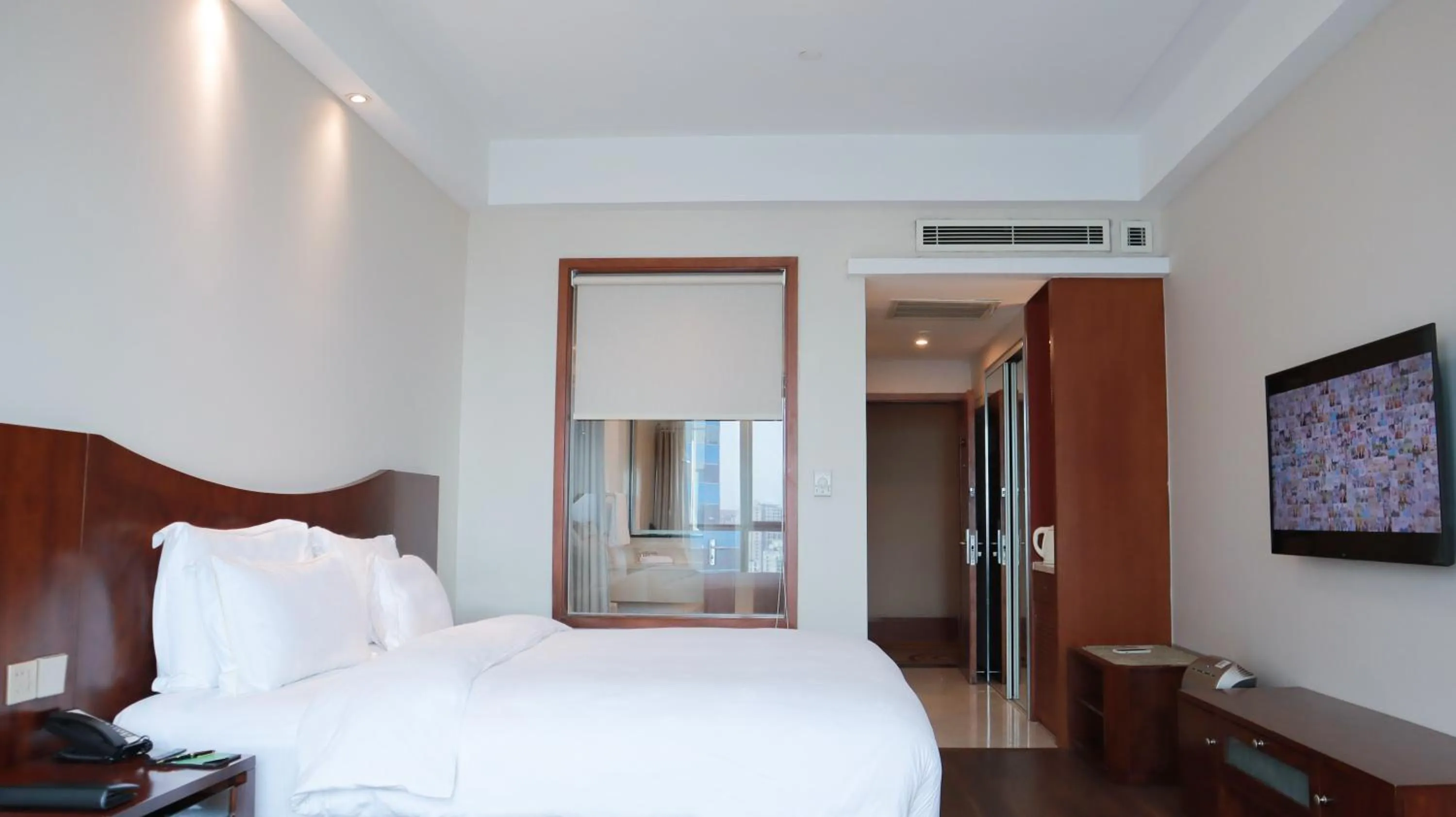 Bed in Shanghai Metropark Jichen Hotel