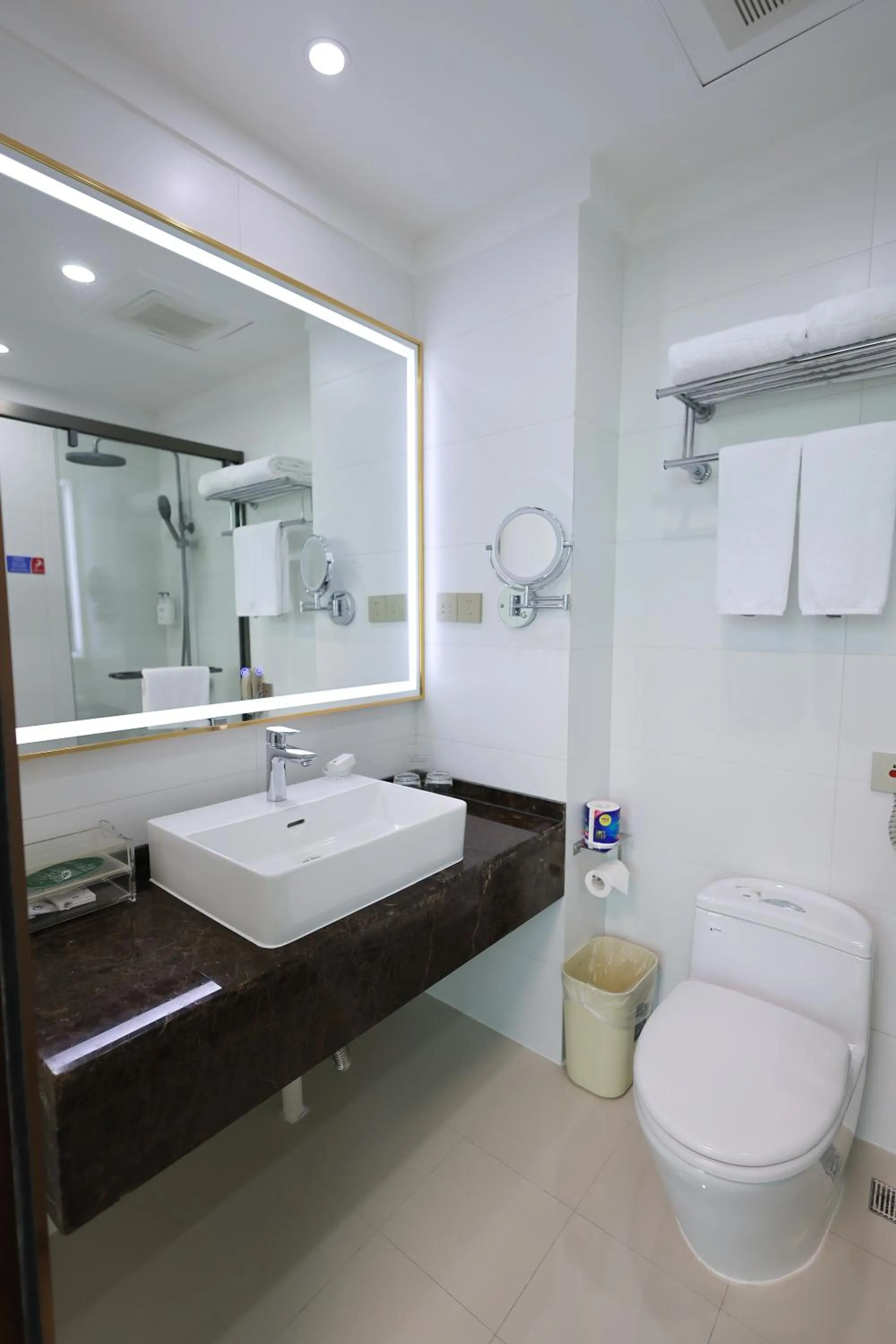 Bathroom in Shanghai Metropark Jichen Hotel