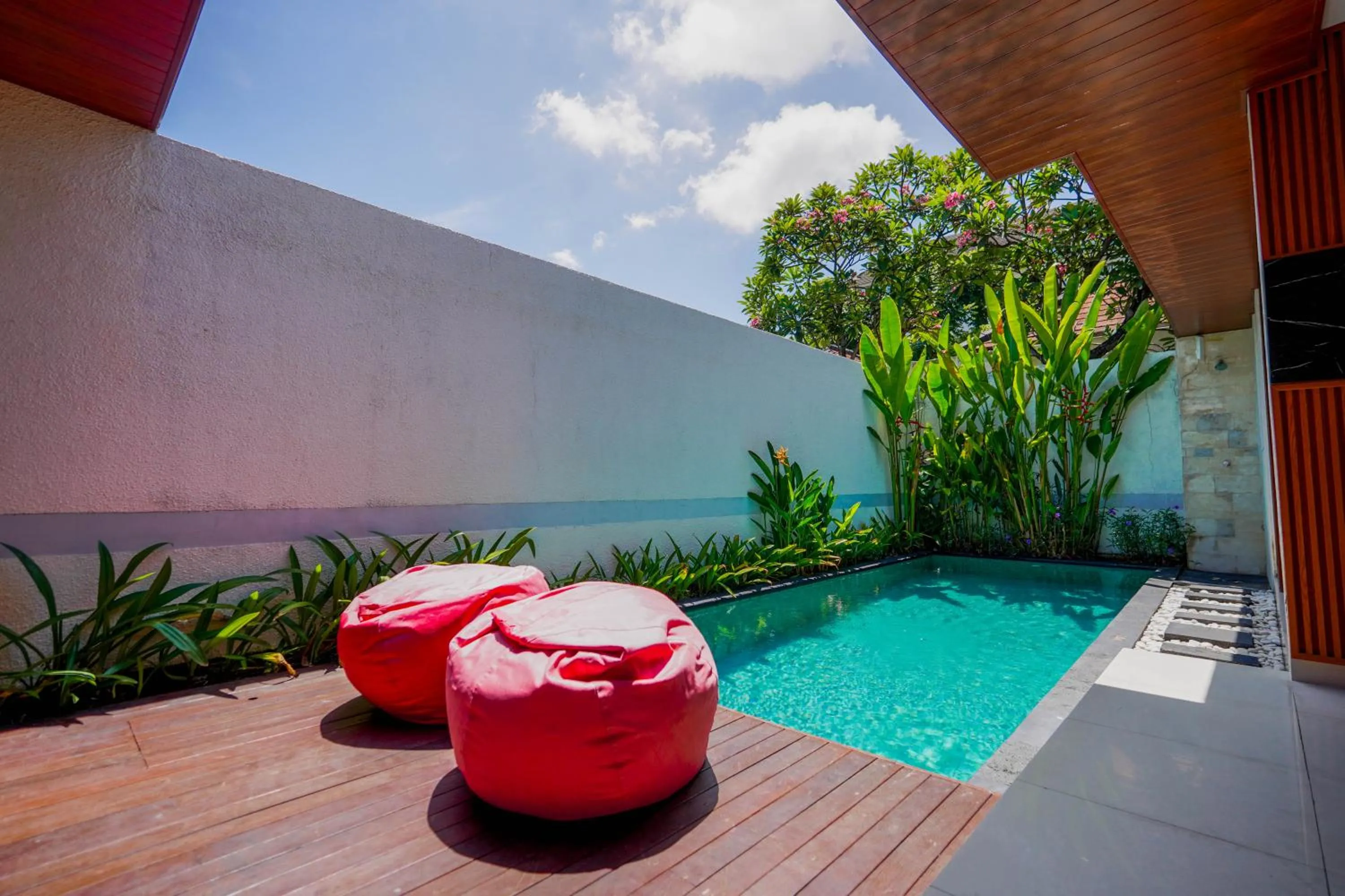Swimming pool in The Sakaye Villas & Spa by Kanaya Hospitality