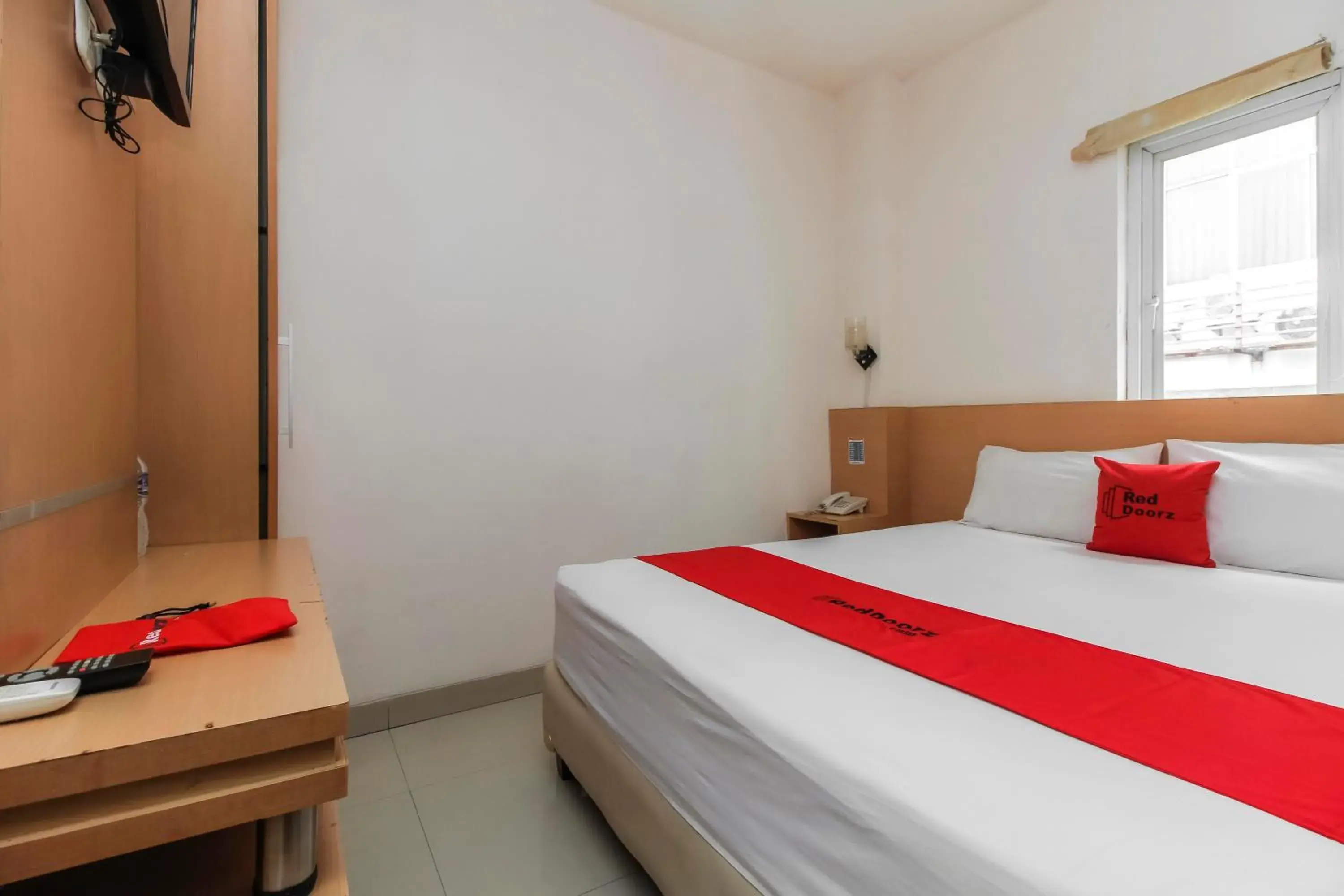 Bedroom, Bed in RedDoorz Plus near Galaxy Bekasi Bedroom, Bed in RedDoorz Plus near Galaxy Bekasi