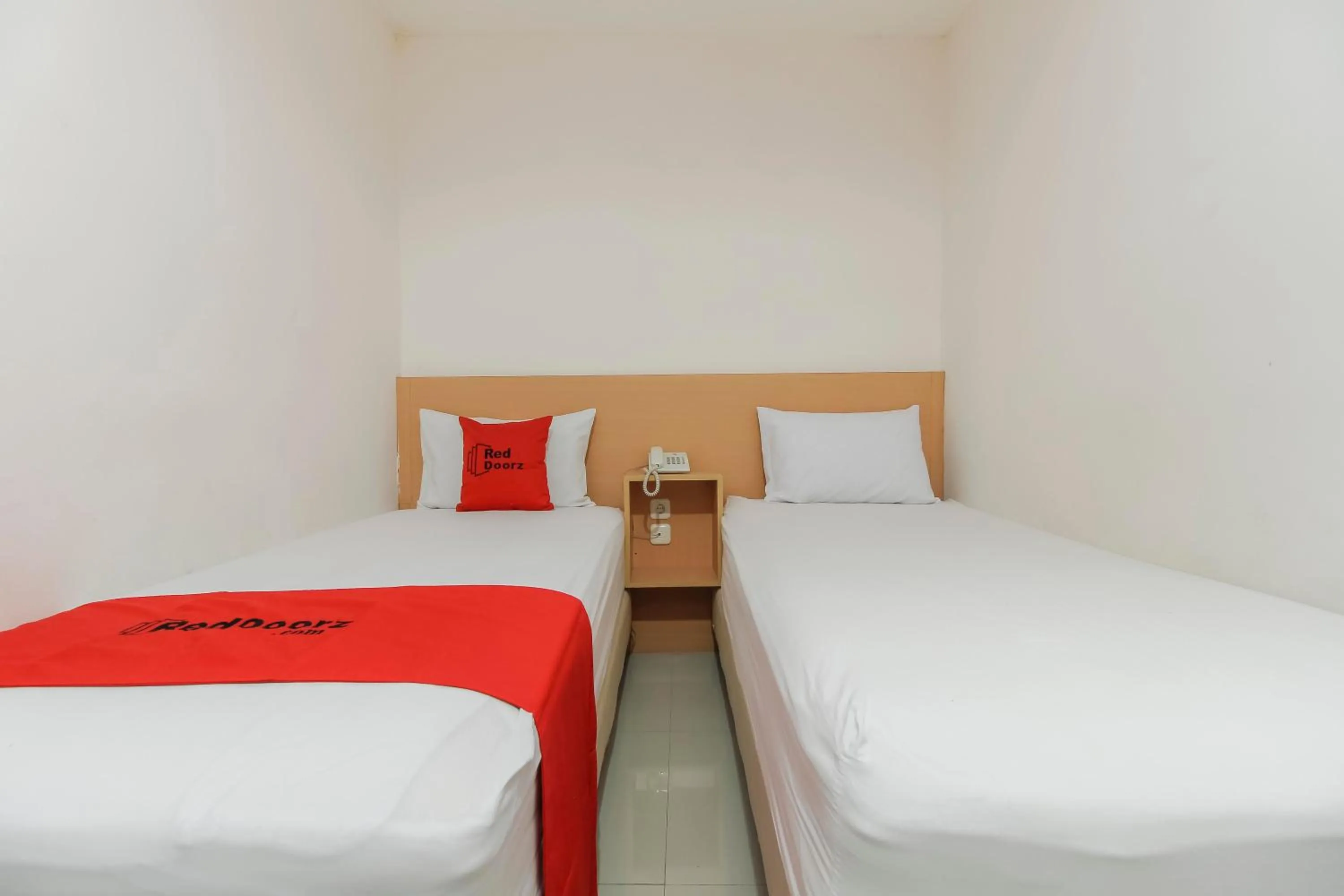 Bedroom, Bed in RedDoorz Plus near Galaxy Bekasi