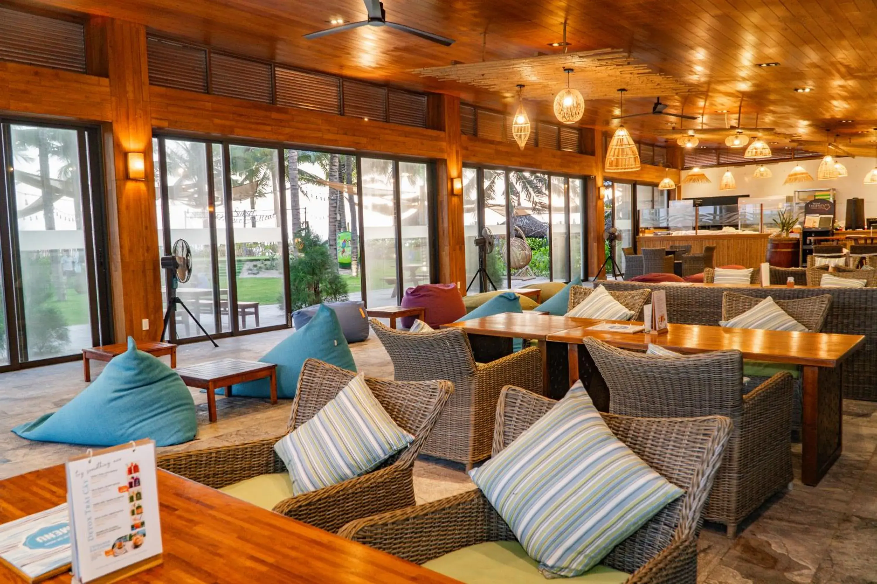 Lounge or bar in The Cliff Resort & Residences Lounge or bar in The Cliff Resort & Residences