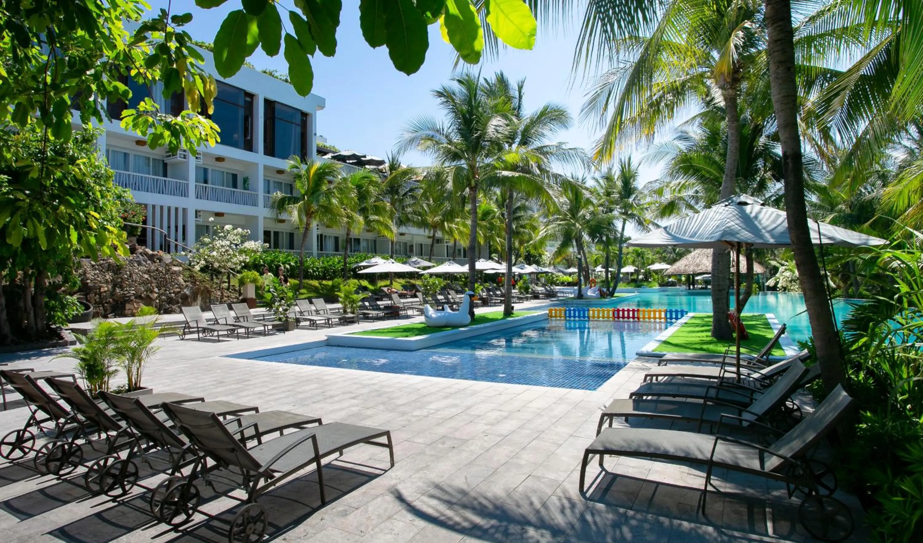 Swimming pool in The Cliff Resort & Residences