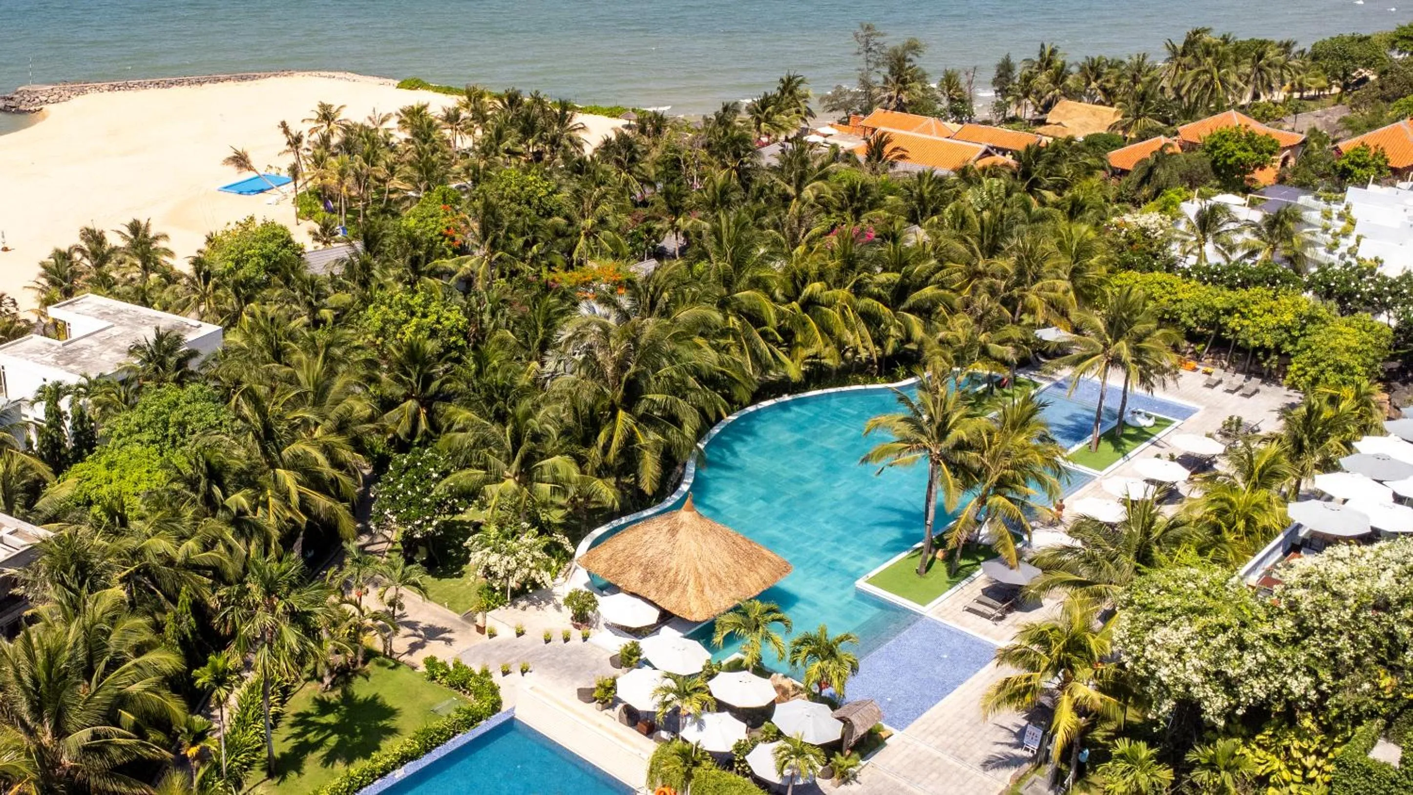 Swimming pool in The Cliff Resort & Residences