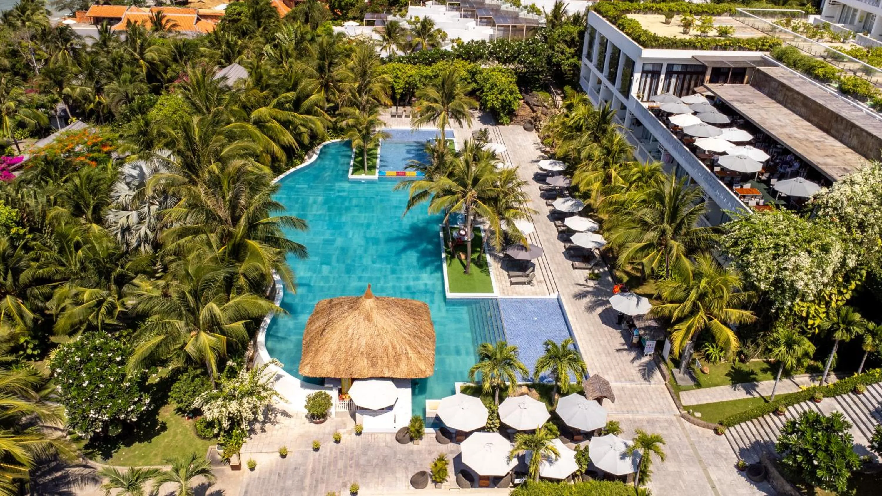 Swimming pool in The Cliff Resort & Residences