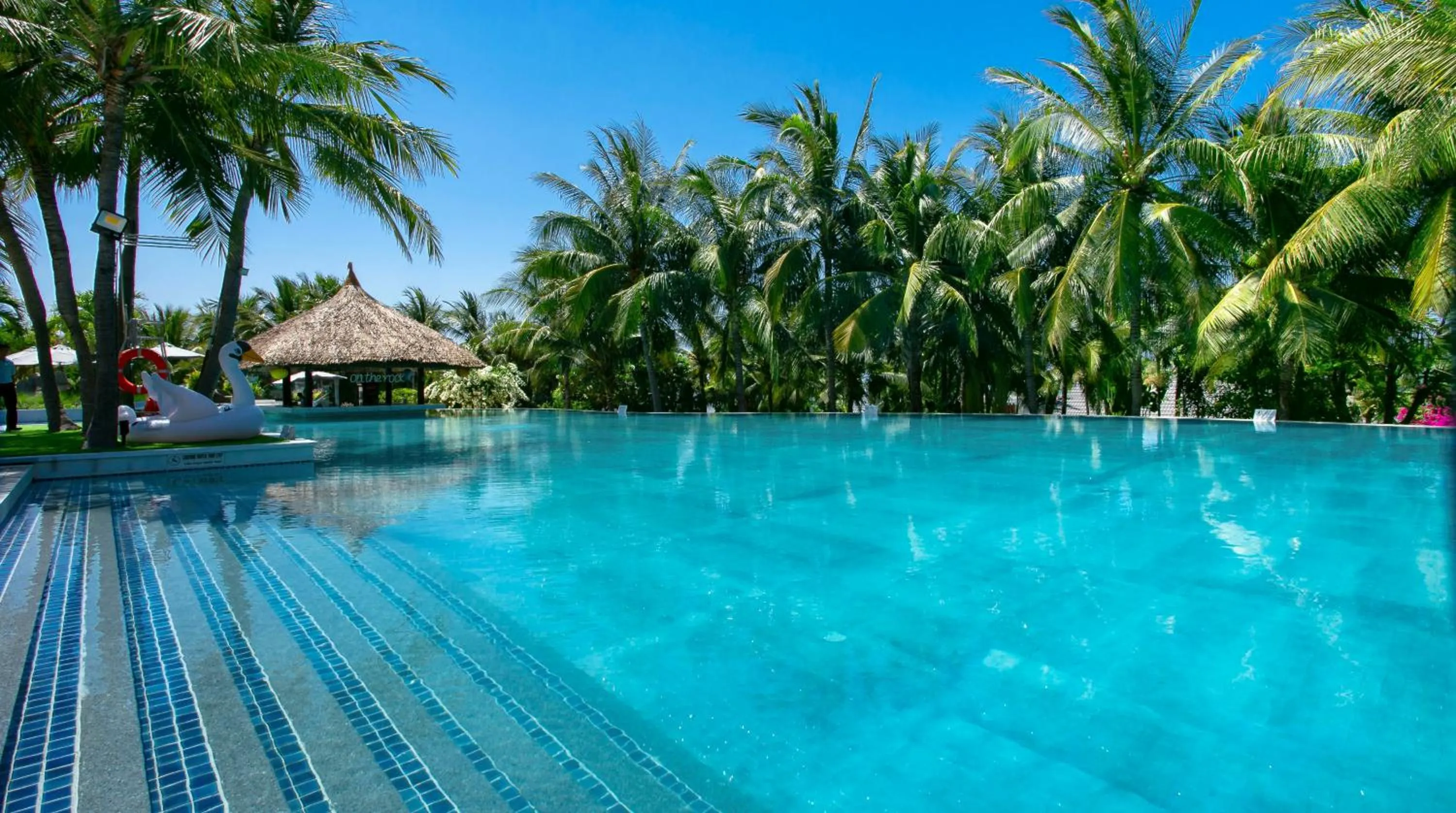 Swimming pool in The Cliff Resort & Residences