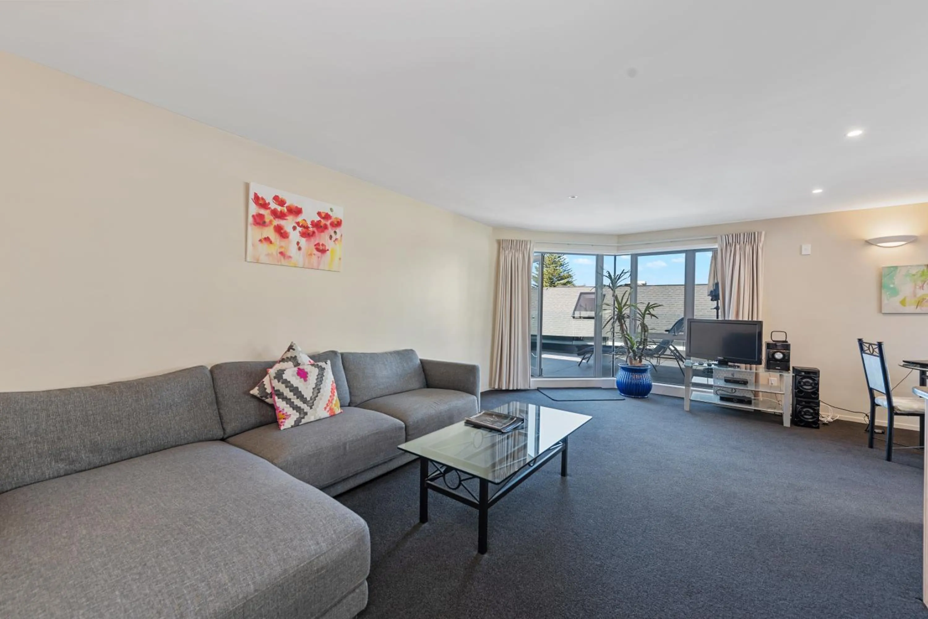 Seating area in Pavilion Beachfront Apartments
