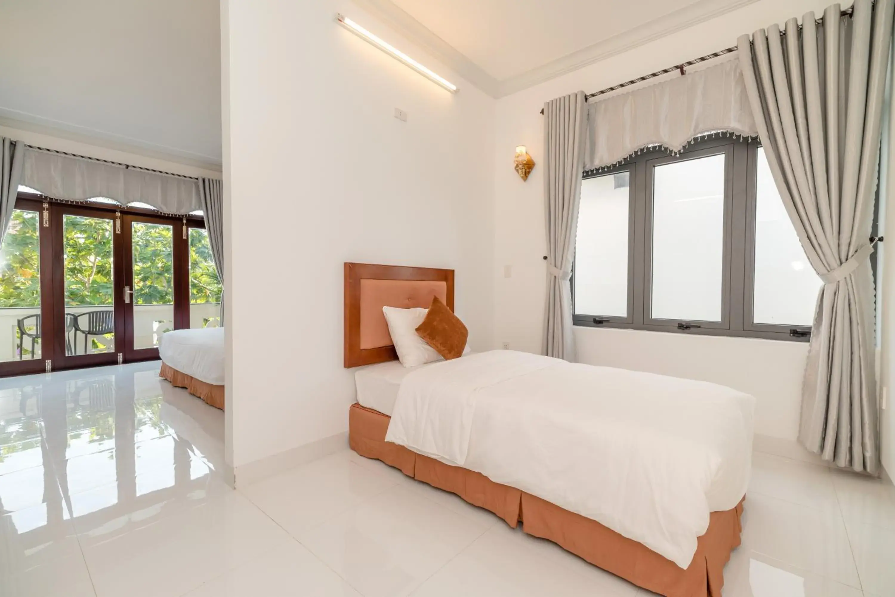 Triple Room with City View in Hanh Nhung Villa Triple Room with City View in Hanh Nhung Villa