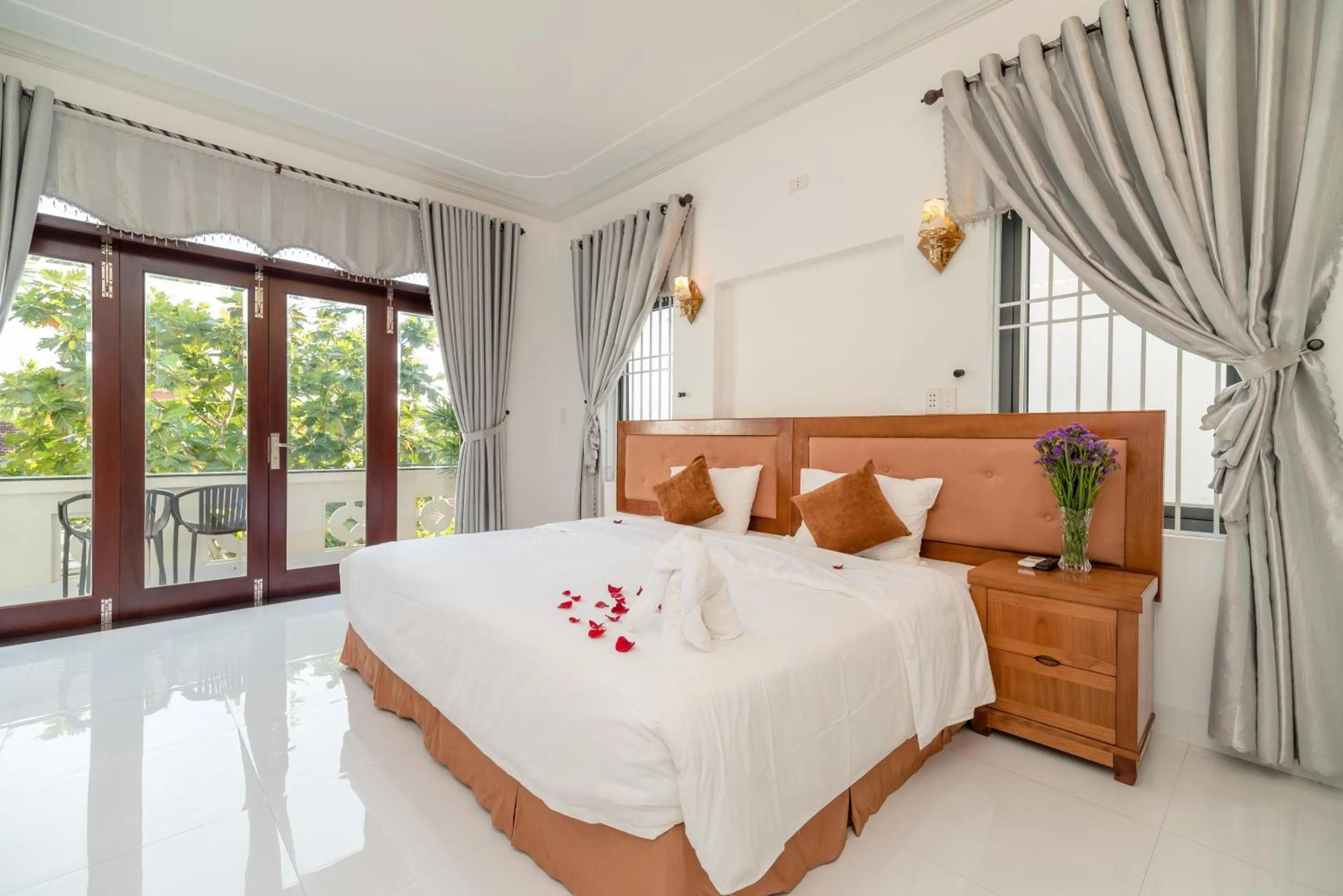 Bed in Hanh Nhung Villa