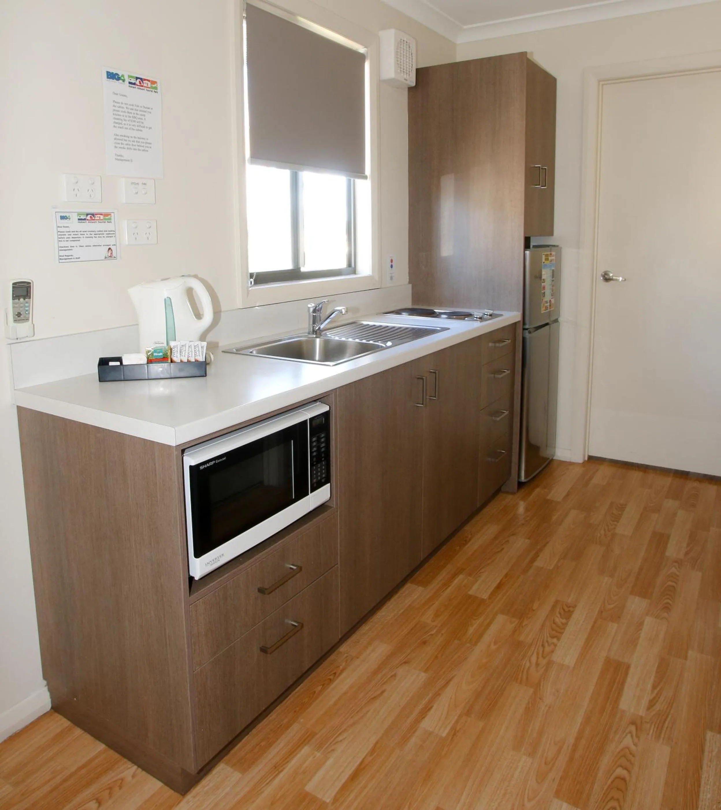 Kitchen or kitchenette in BIG4 Hobart Airport Tourist Park
