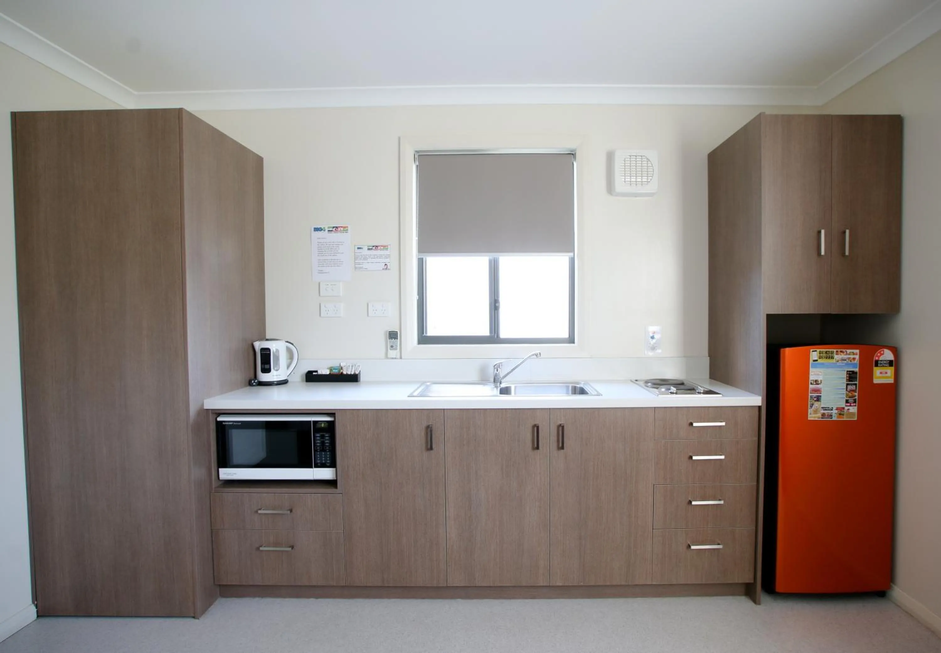 Kitchen or kitchenette in BIG4 Hobart Airport Tourist Park