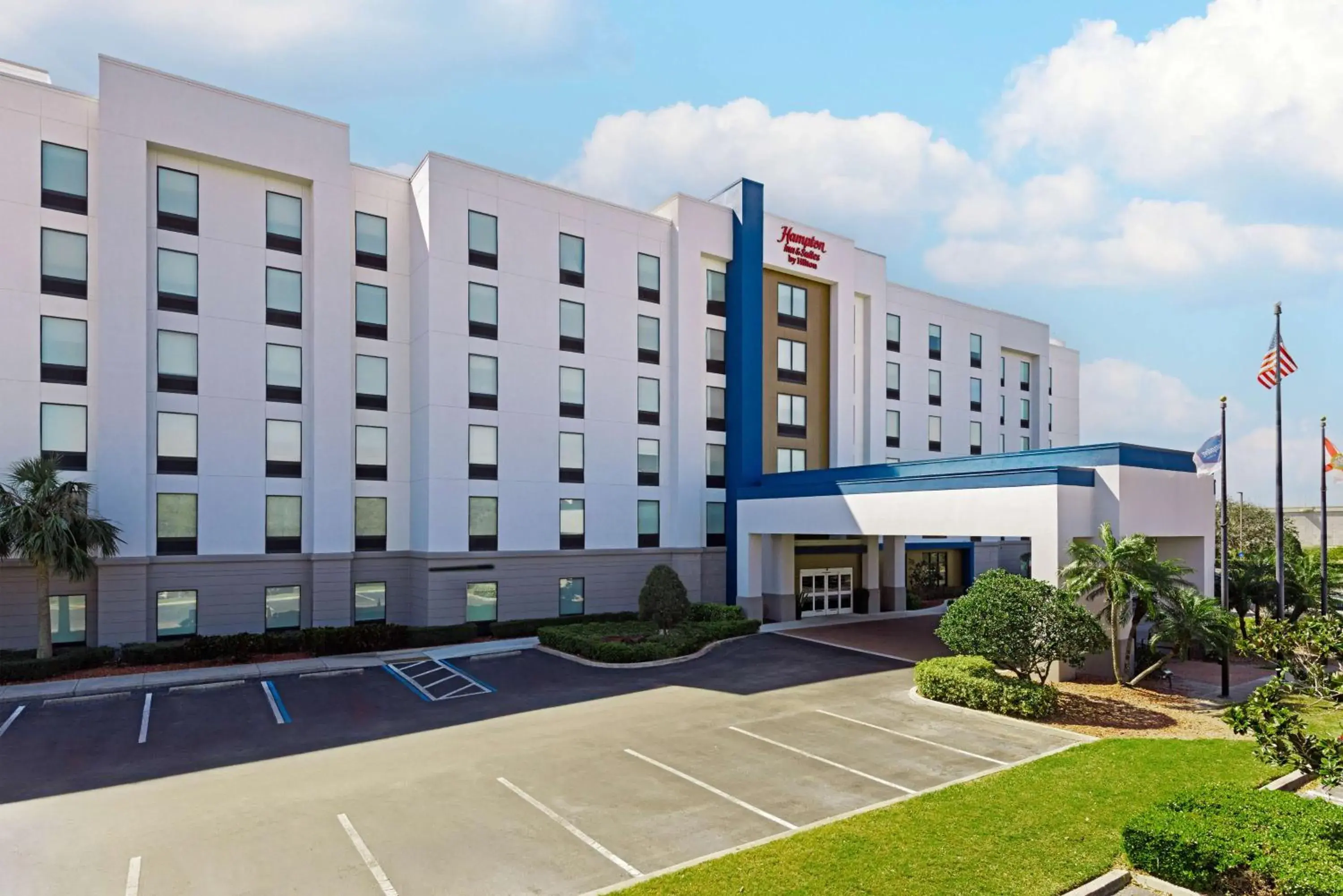 Property building in Hampton Inn & Suites Clearwater St Petersburg Ulmerton Road FL Property building in Hampton Inn & Suites Clearwater St Petersburg Ulmerton Road FL