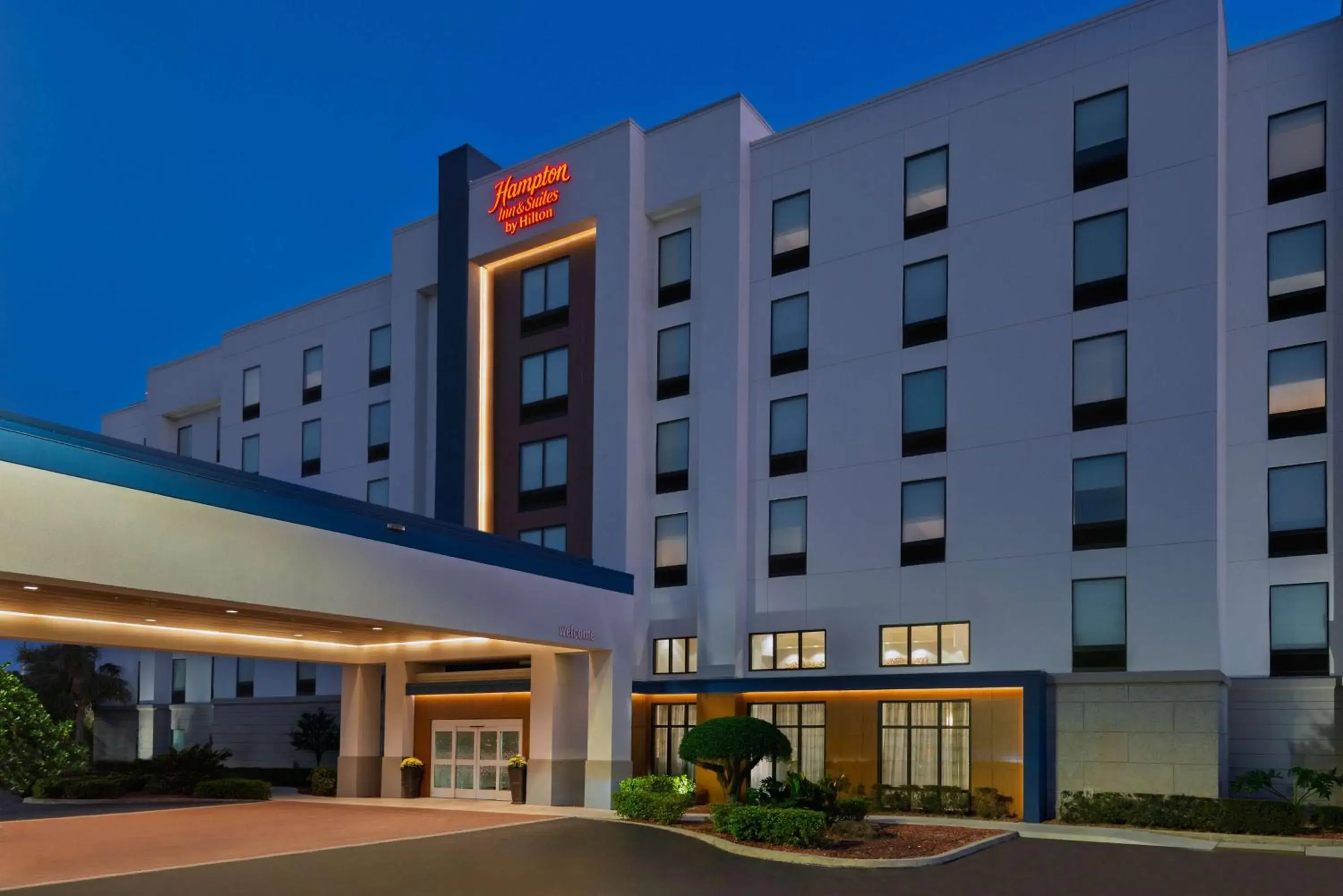 Property building in Hampton Inn & Suites Clearwater St Petersburg Ulmerton Road FL Property building in Hampton Inn & Suites Clearwater St Petersburg Ulmerton Road FL