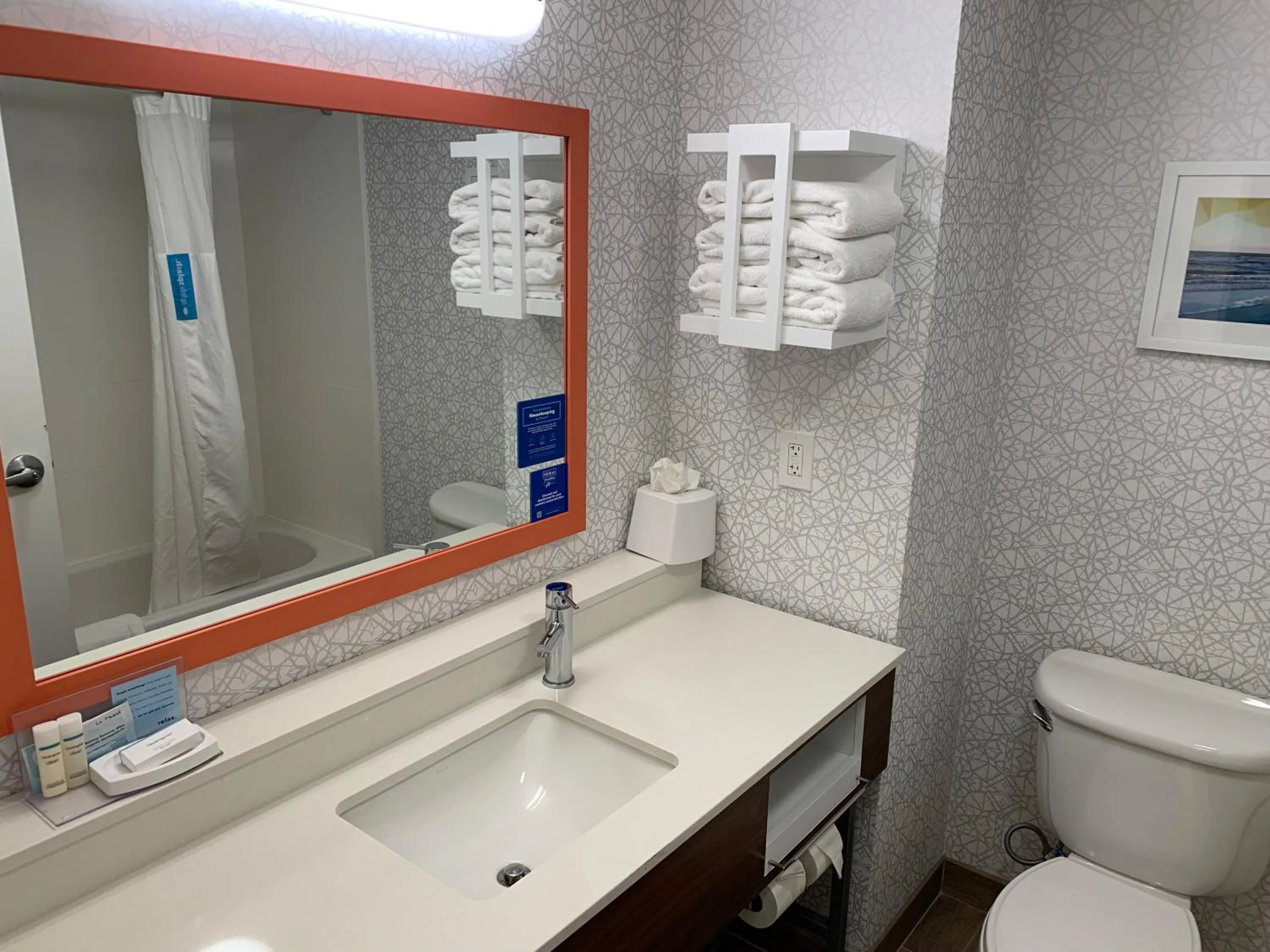 Bathroom in Hampton Inn & Suites Clearwater St Petersburg Ulmerton Road FL
