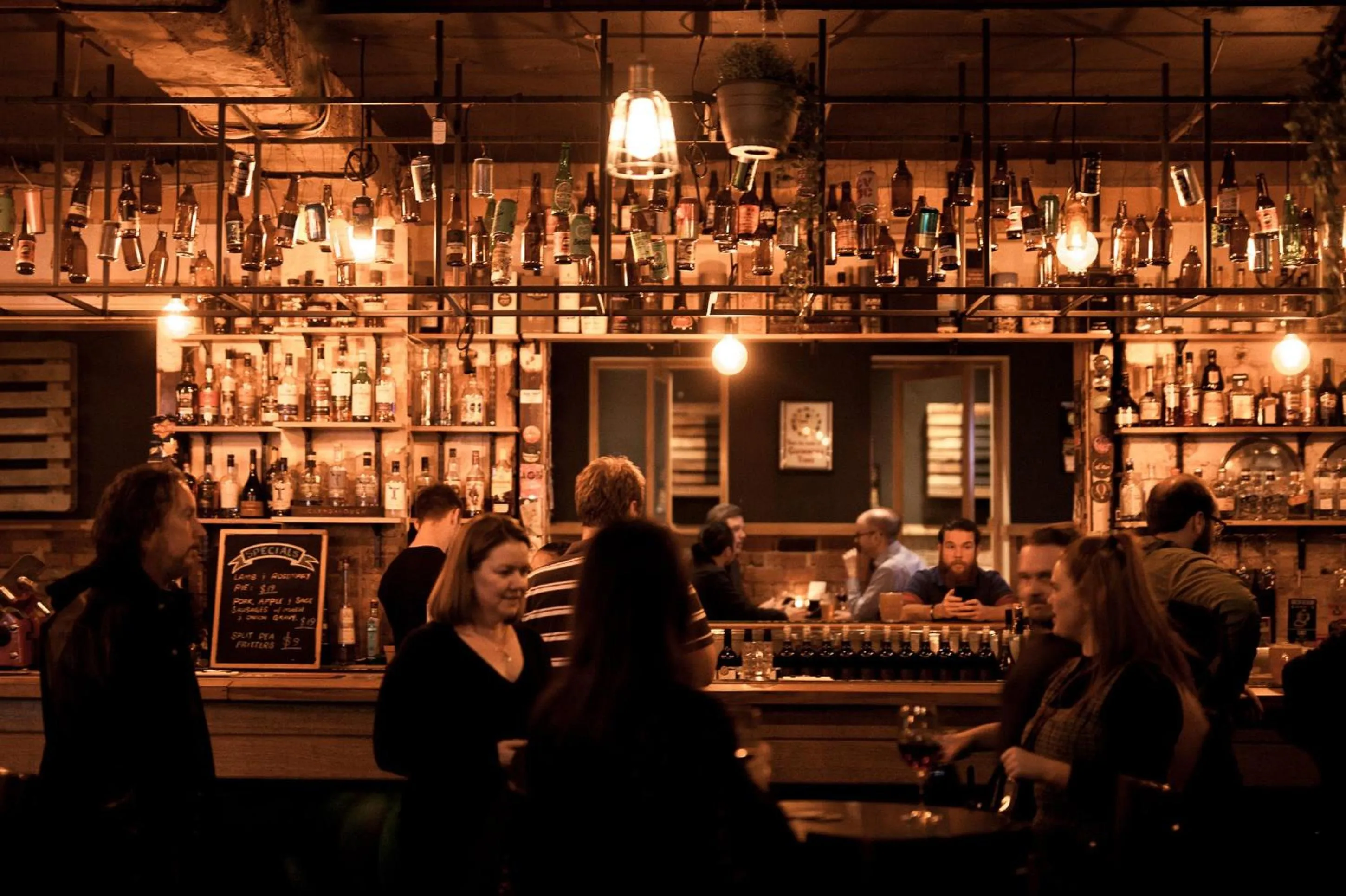 Restaurant/places to eat in Central Club Hotel