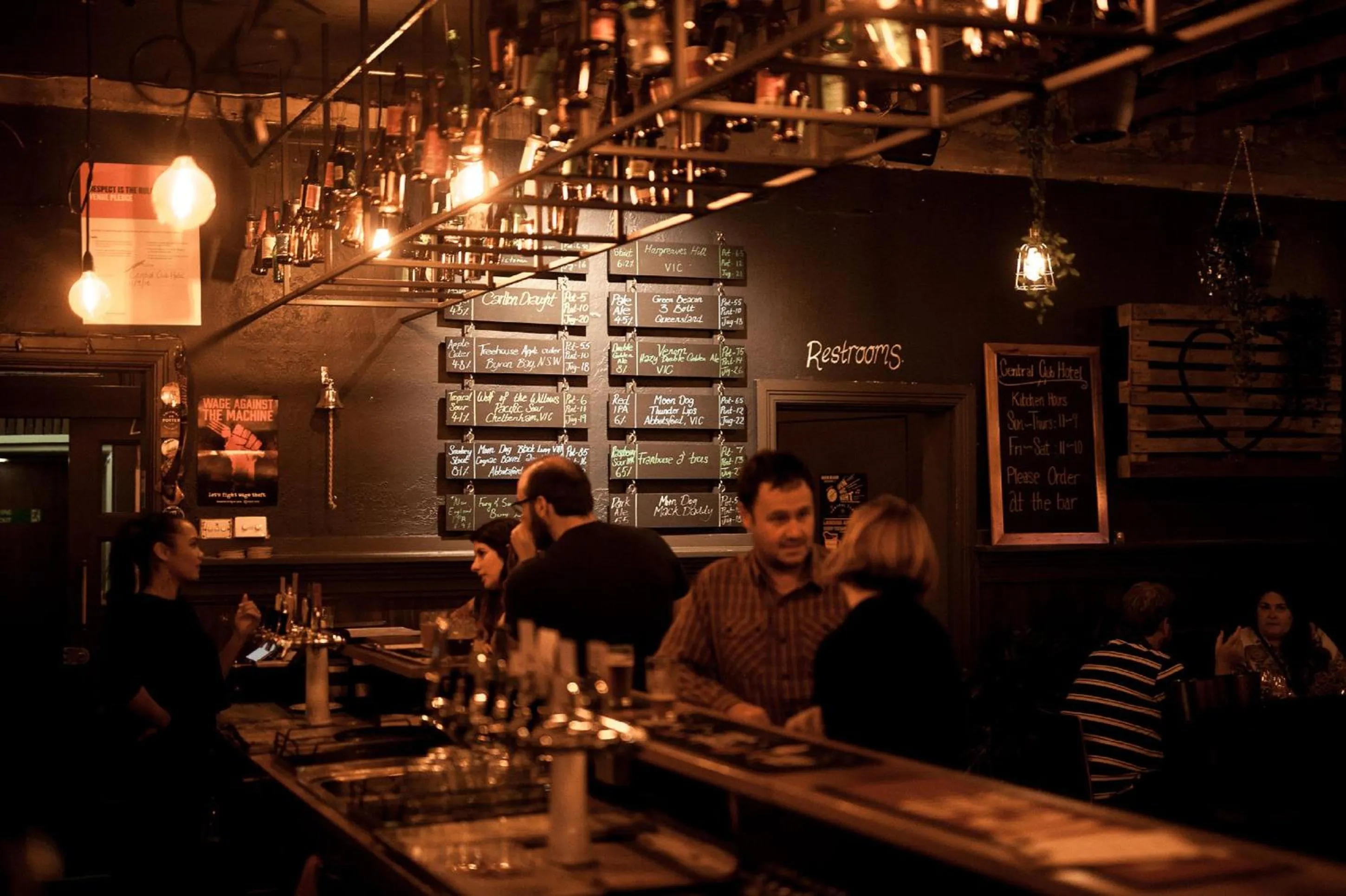 Restaurant/places to eat in Central Club Hotel