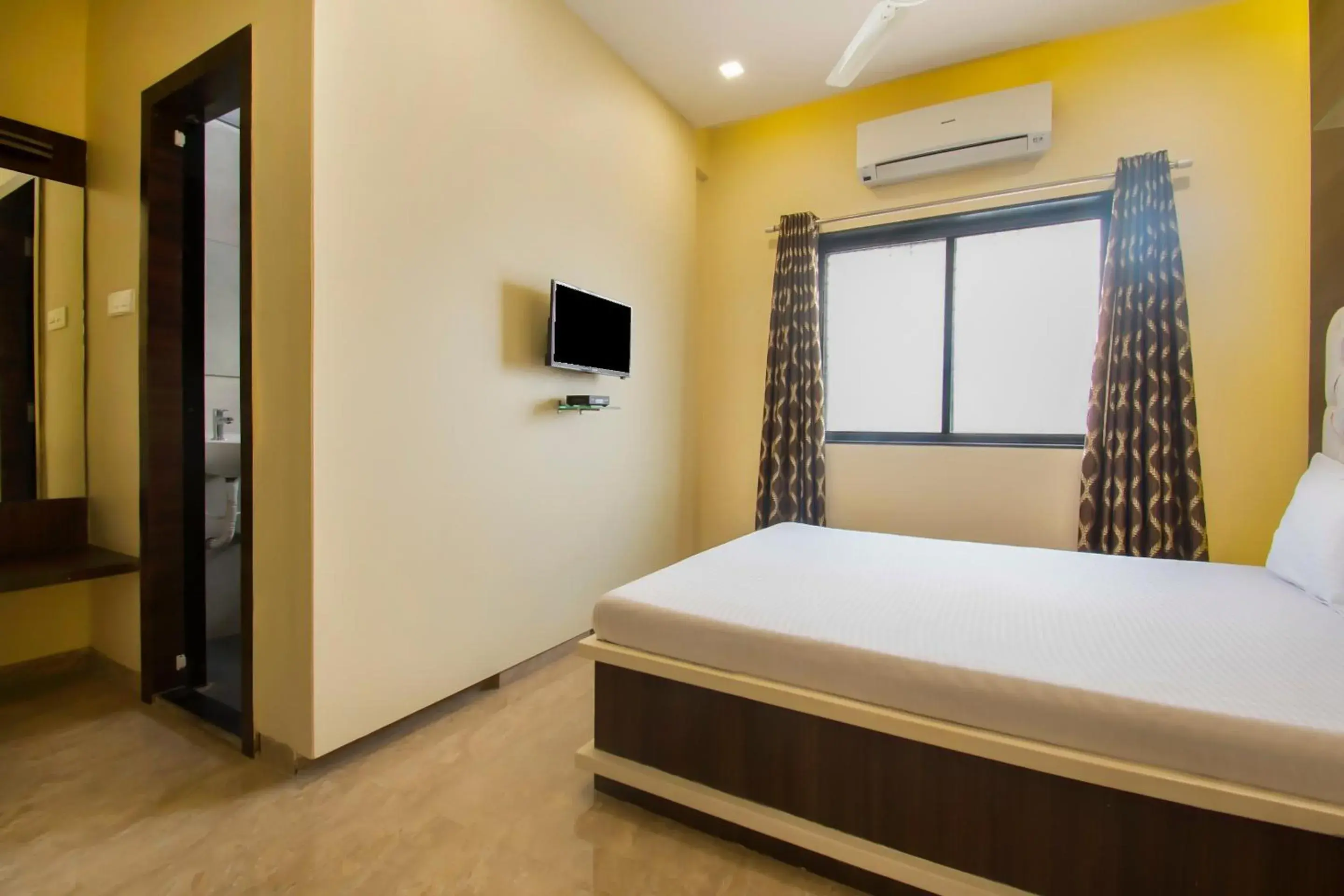 Bedroom in Aasra Lodge Bedroom in Aasra Lodge