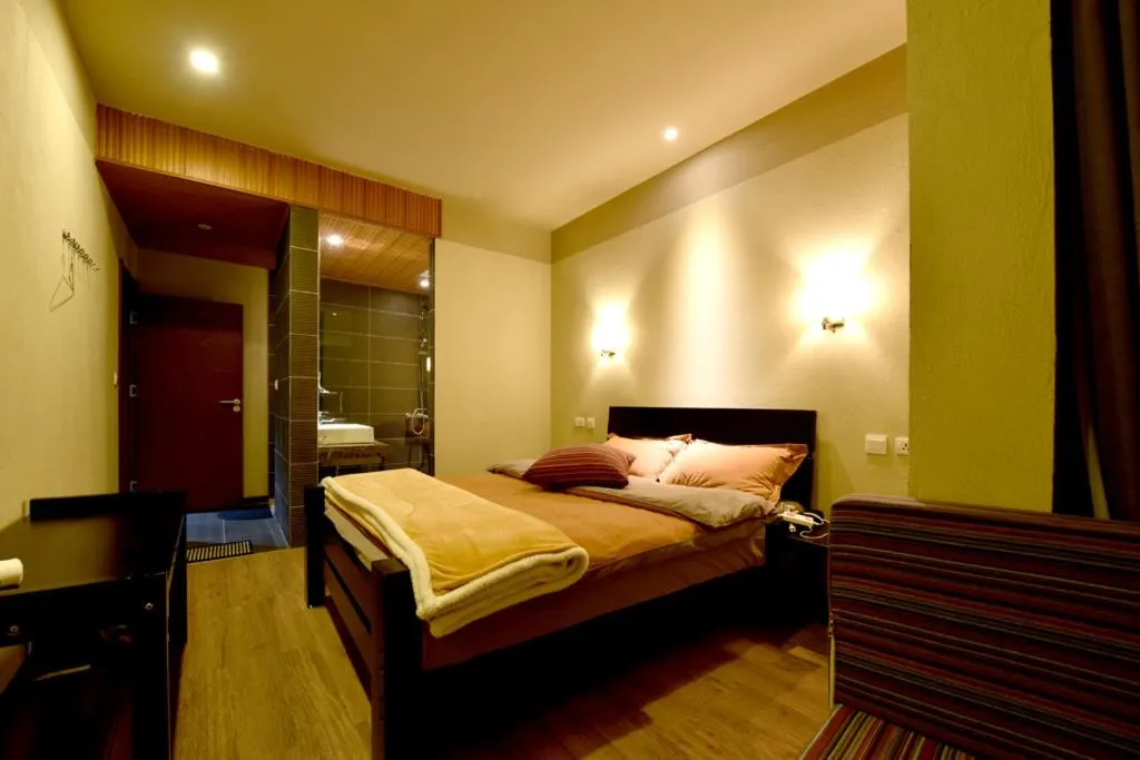 Photo of the whole room in Beyond The Cloud