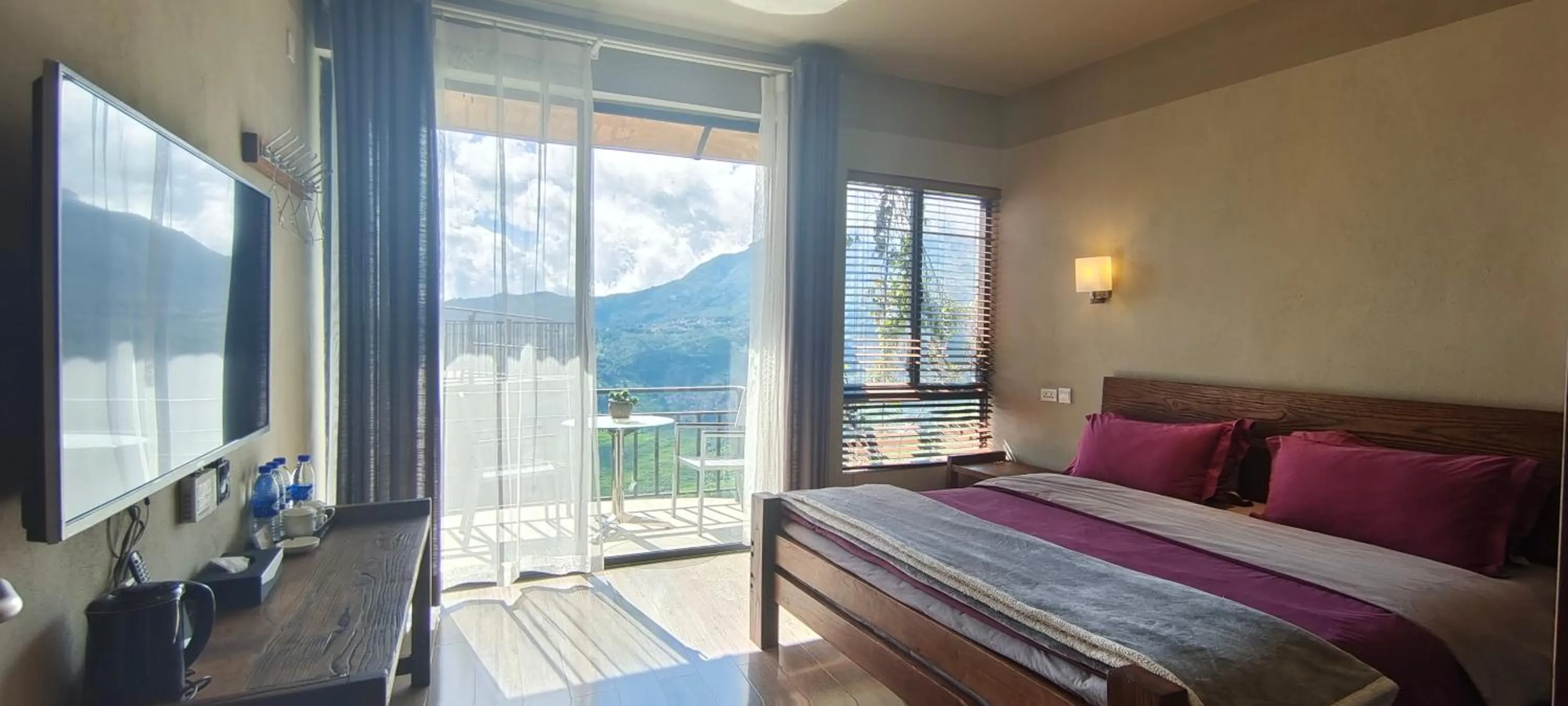 Photo of the whole room in Beyond The Cloud