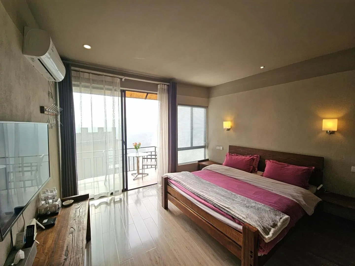 Photo of the whole room in Beyond The Cloud