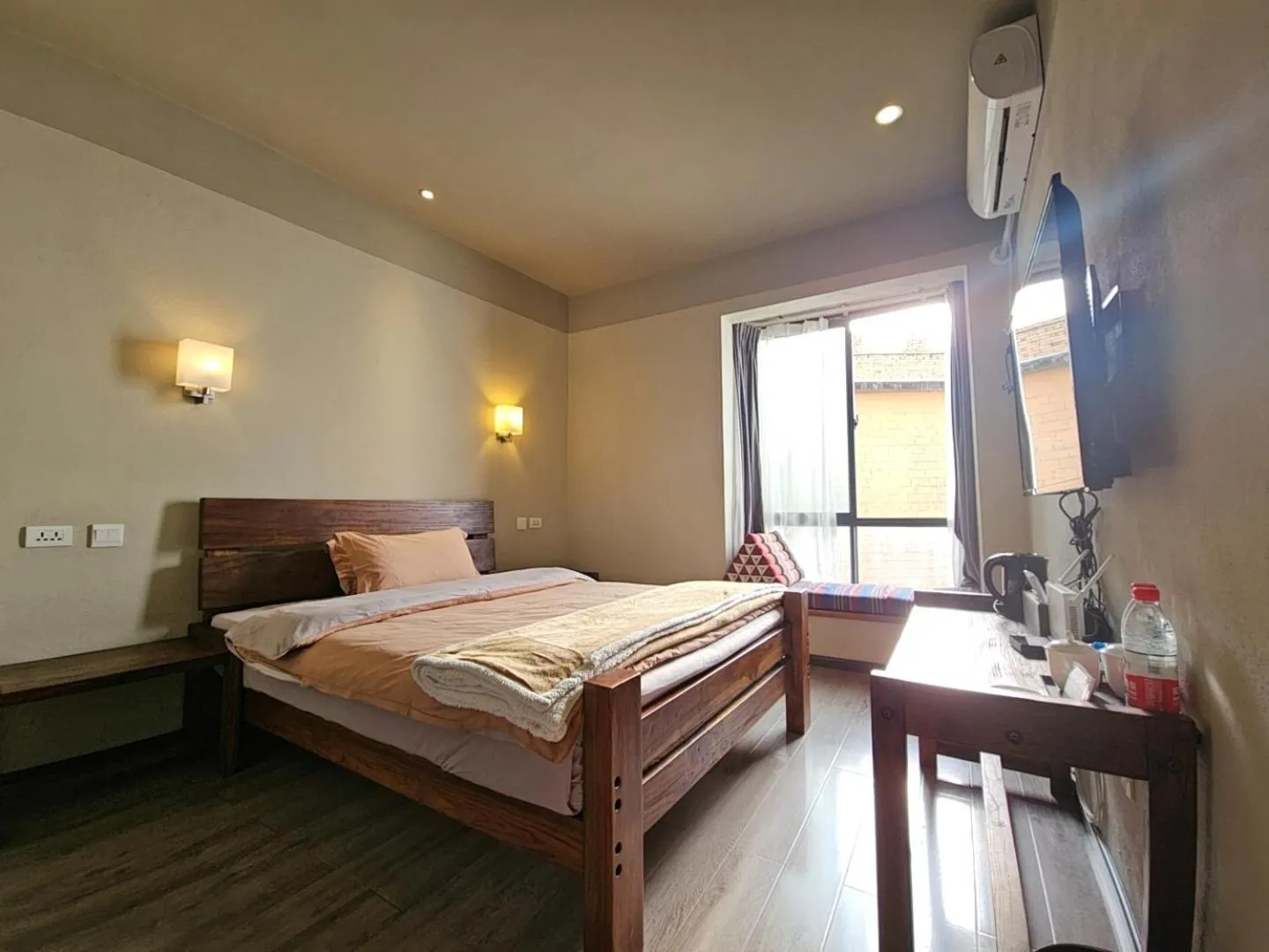 Photo of the whole room in Beyond The Cloud