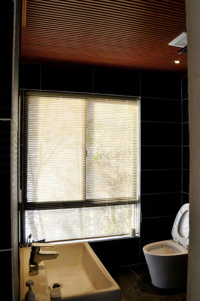 Bathroom in Beyond The Cloud