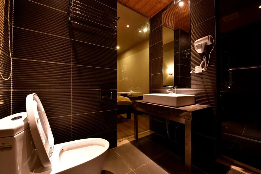 Bathroom in Beyond The Cloud