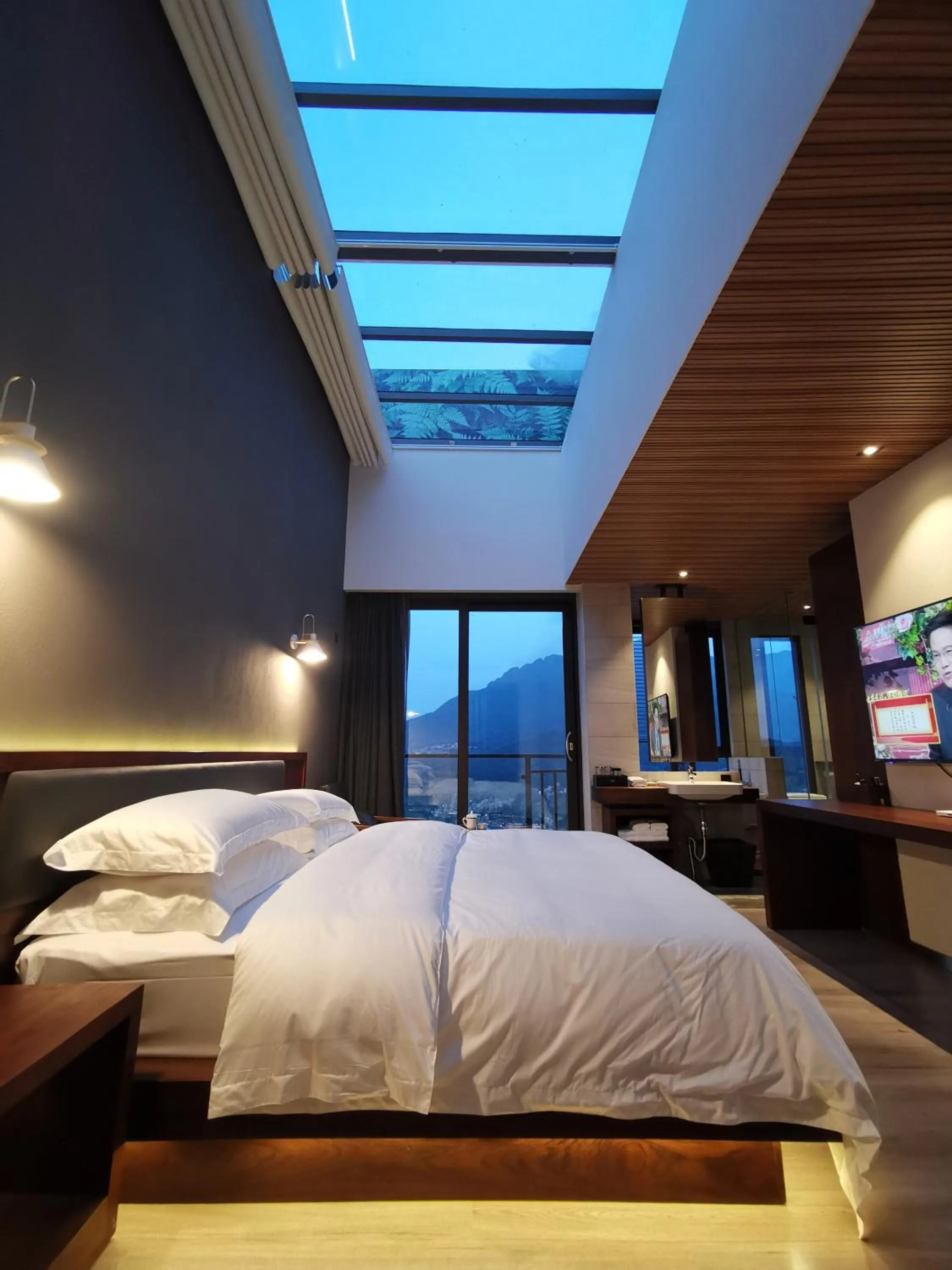 Photo of the whole room in Beyond The Cloud