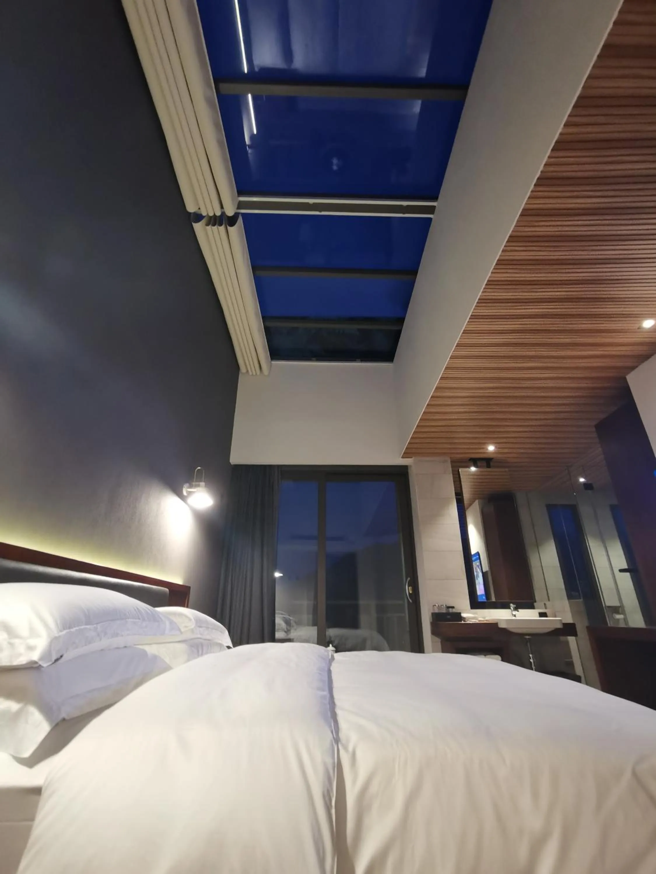 Photo of the whole room in Beyond The Cloud